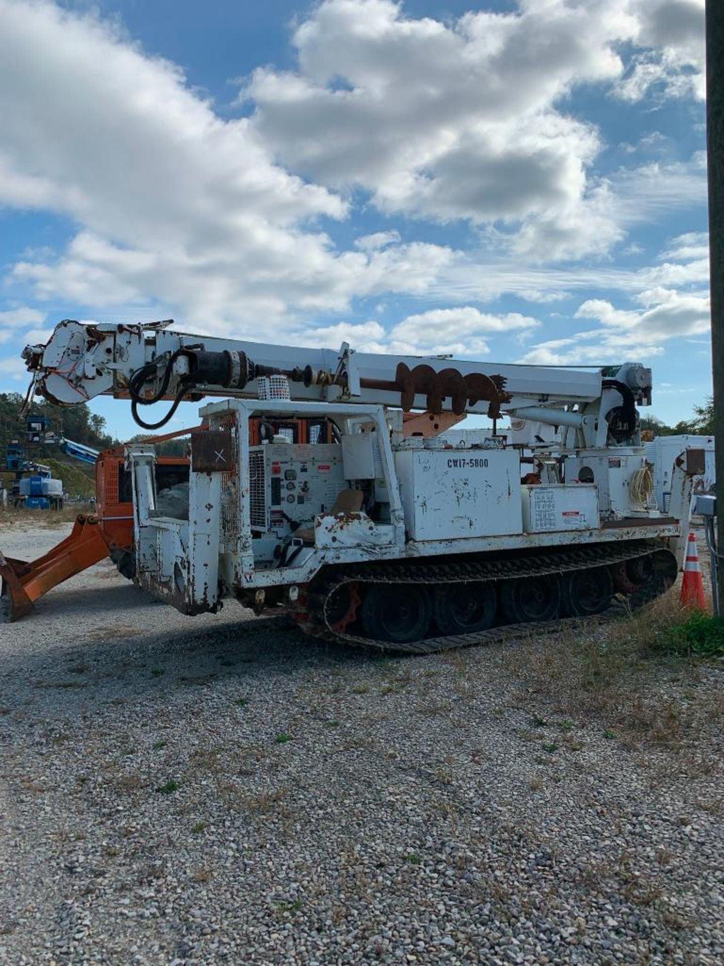 2005 ALTEC DM47TR DIGGER DERRICK, 19'' AUGER, 23,000-LB. BOOM RETRACTED, MOUNTED ON 2005 CENTRAL MIN - Image 6 of 22