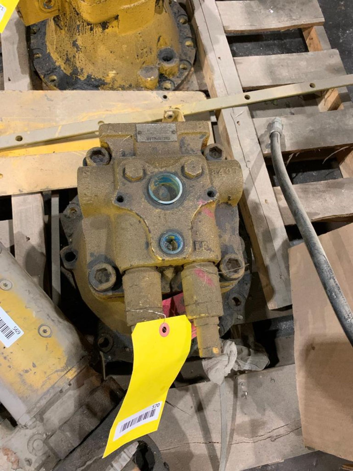 CATERPILLAR R.H. SWING MOTOR