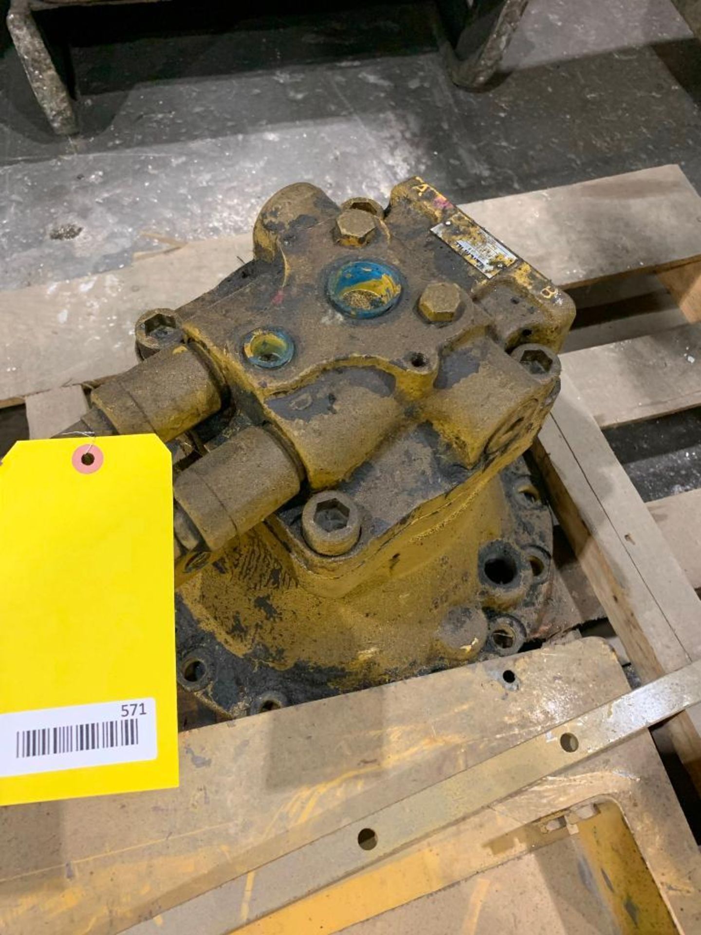 CATERPILLAR R.H. SWING MOTOR