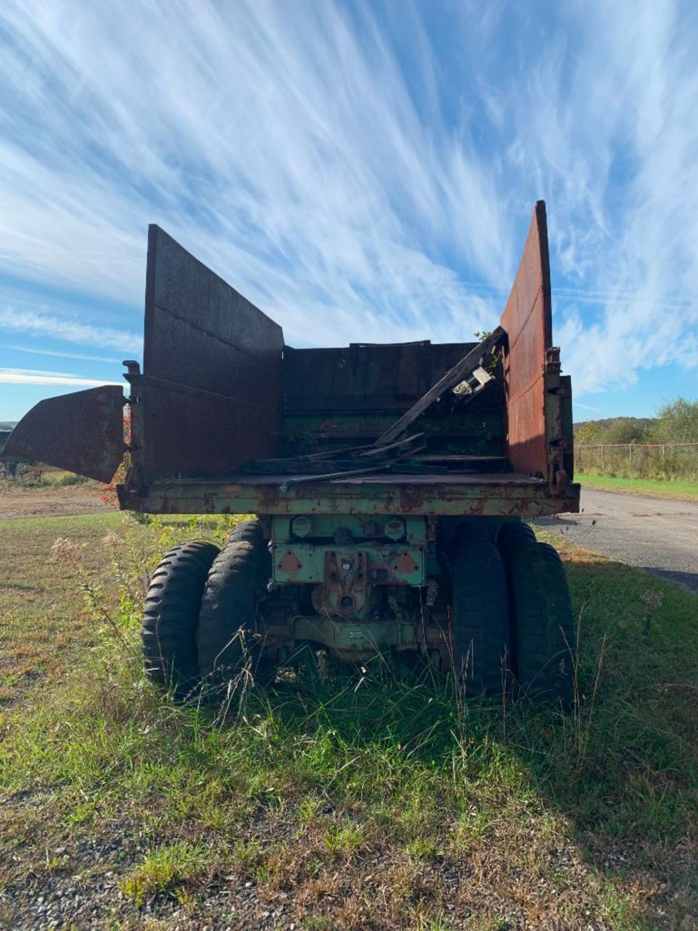 (1) MILITARY TANDEM AXLE DUMP TRUCK, ***LOCATION: 279 CW AVE, ASHLAND, KY 41102*** - Image 6 of 8