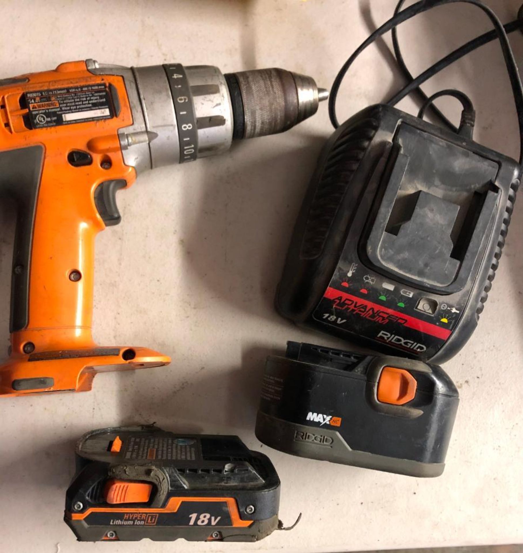 RIDGID 18 VOLT CORDLESS 1/2'' DRILL, MODEL R83015, W/ (2) BATTERIES AND A CHARGER