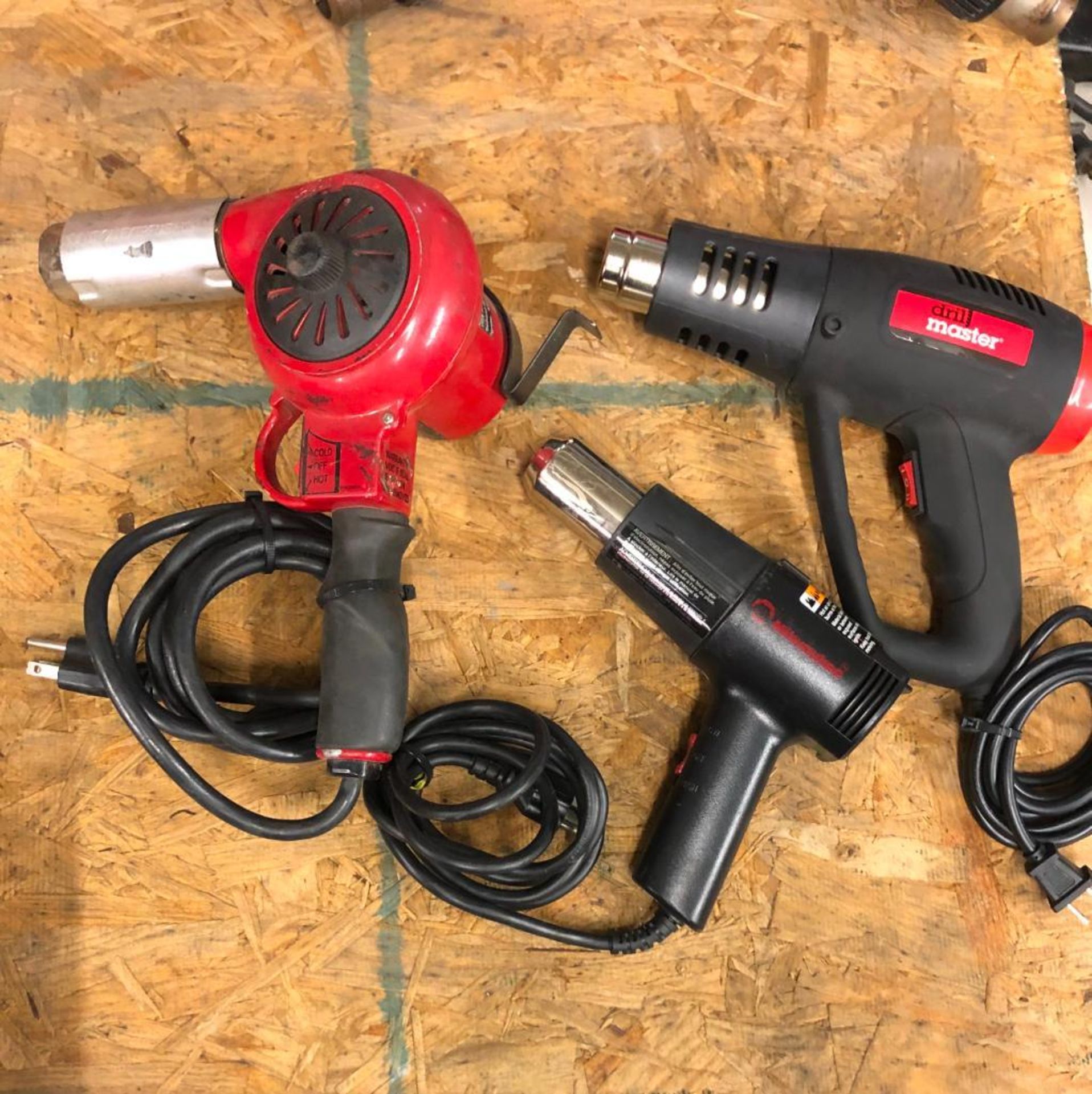 (1) MHT PRODUCT ELECTRIC HEAT GUN, MODEL 750, (1) DRILL MASTER DUAL TEMPERATURE HEAT GUN, ITEM 62340