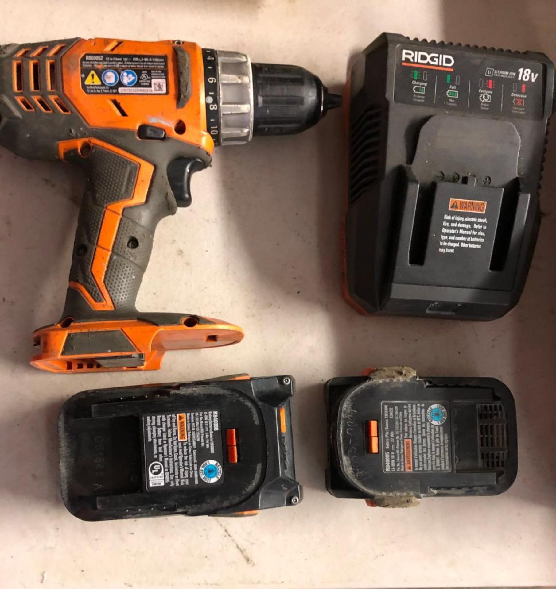 RIDGID 18 VOLT CORDLESS 1/2'' DRILL, MODEL R860052, W/ (2) BATTERIES AND A CHARGER