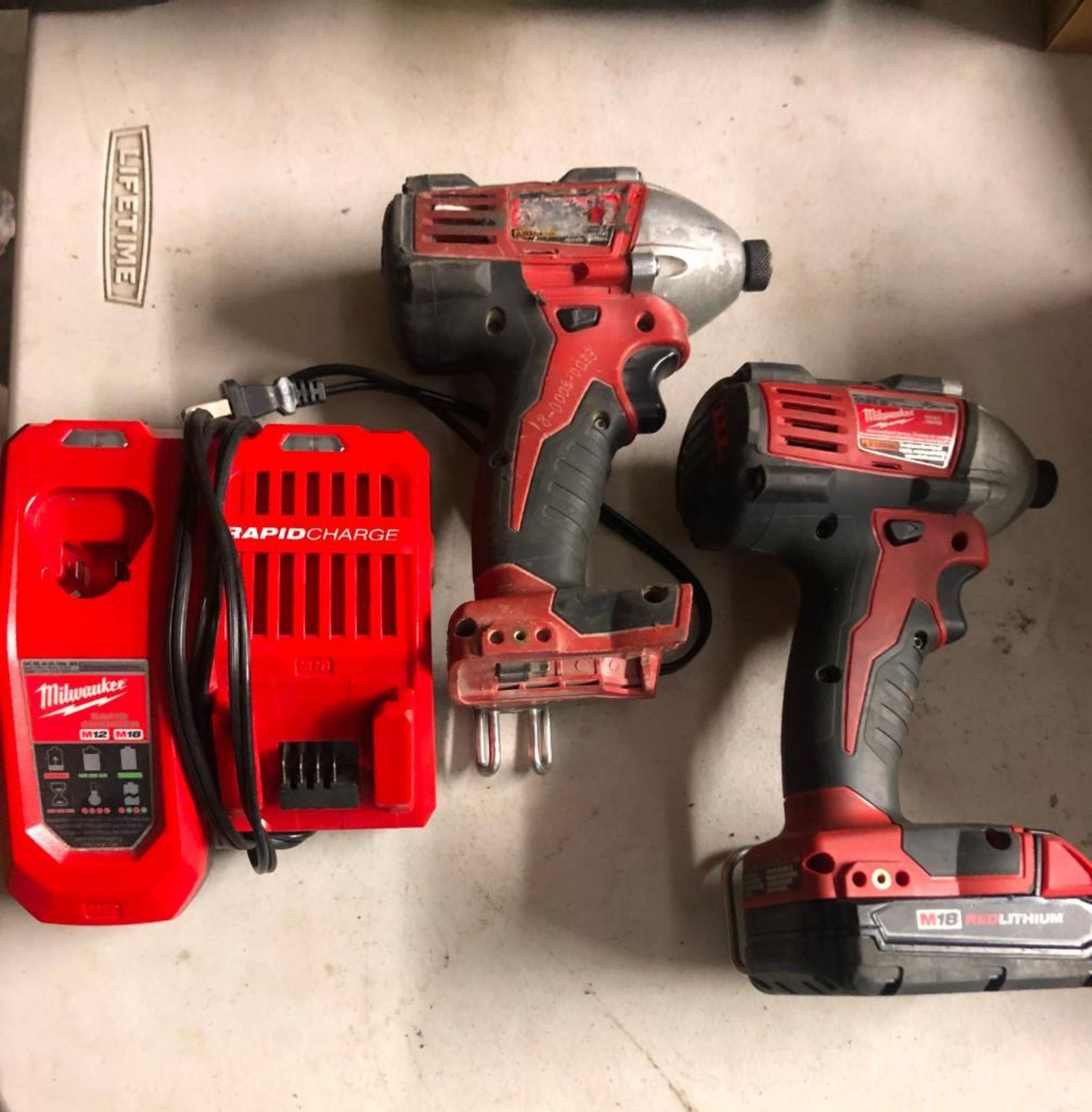 (1) MILWAUKEE CORDLESS IMPACT DRIVER, (1) MILWAUKEE CORDLESS IMPACT DRIVER, S/N B55BD112400528, W/ (