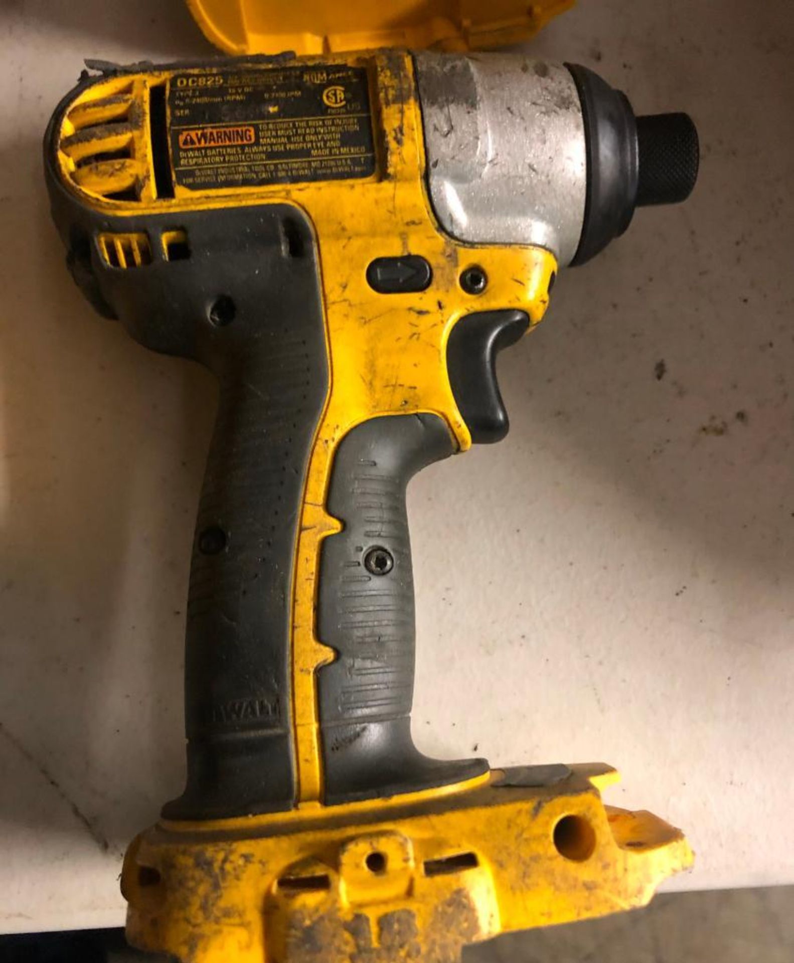 (2) DEWALT 18 VOLT CORDLESS 1/4'' IMPACTS, W/ (1) BATTERY AND CHARGER - Image 3 of 4