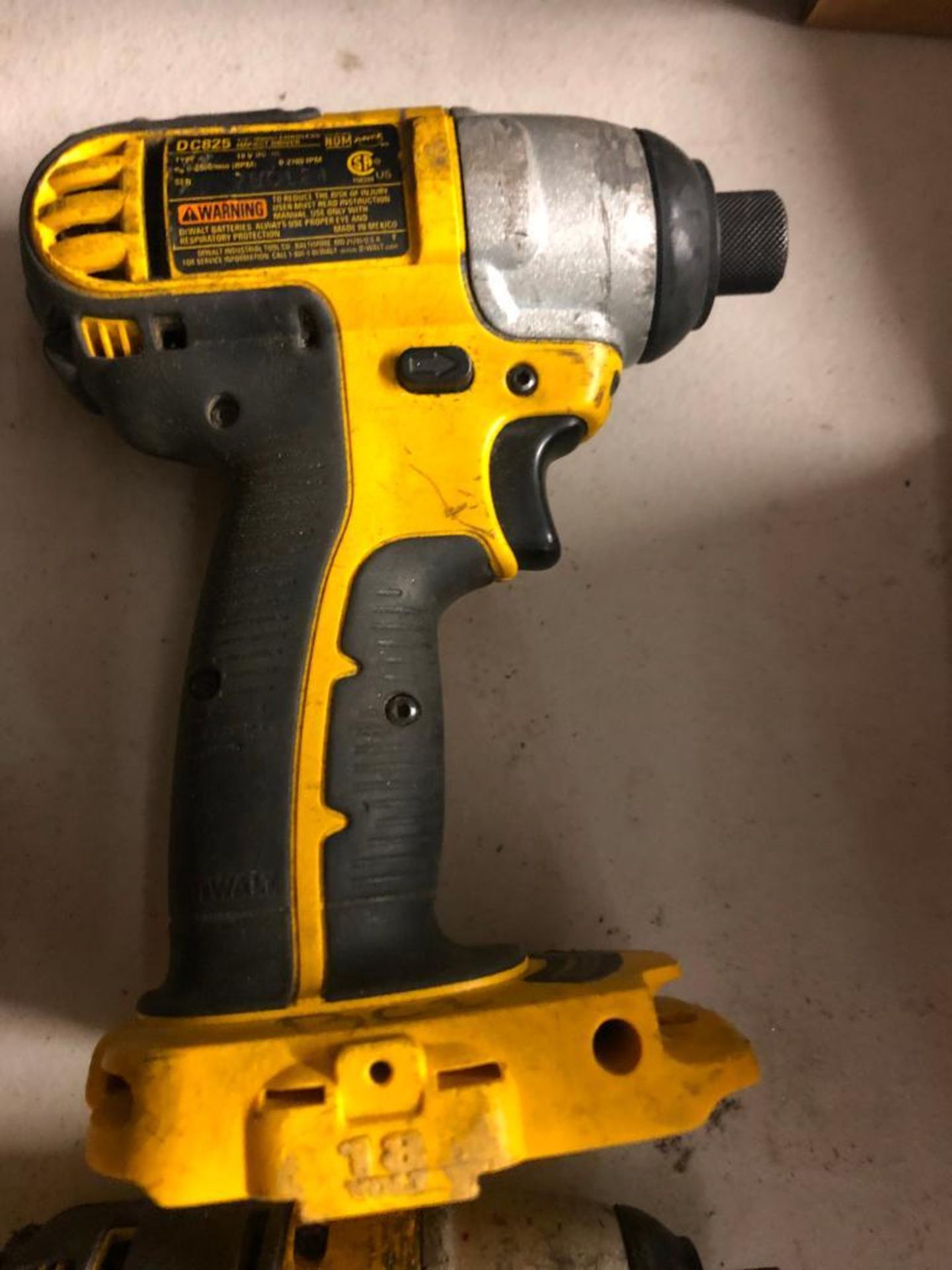 (2) DEWALT 18 VOLT CORDLESS 1/4'' IMPACTS, W/ (1) BATTERY AND CHARGER - Image 2 of 4