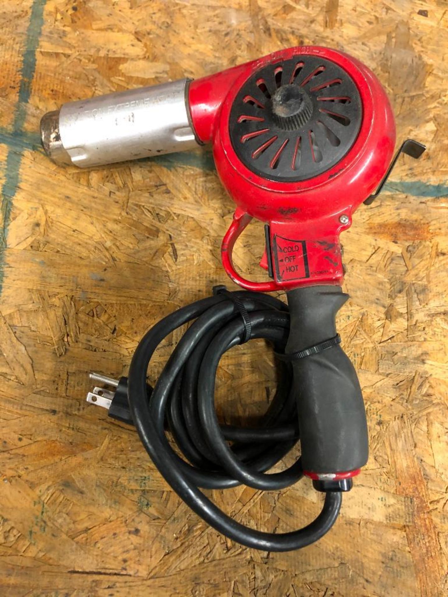 (1) MHT PRODUCT ELECTRIC HEAT GUN, MODEL 750, (1) DRILL MASTER DUAL TEMPERATURE HEAT GUN, ITEM 62340 - Image 3 of 3