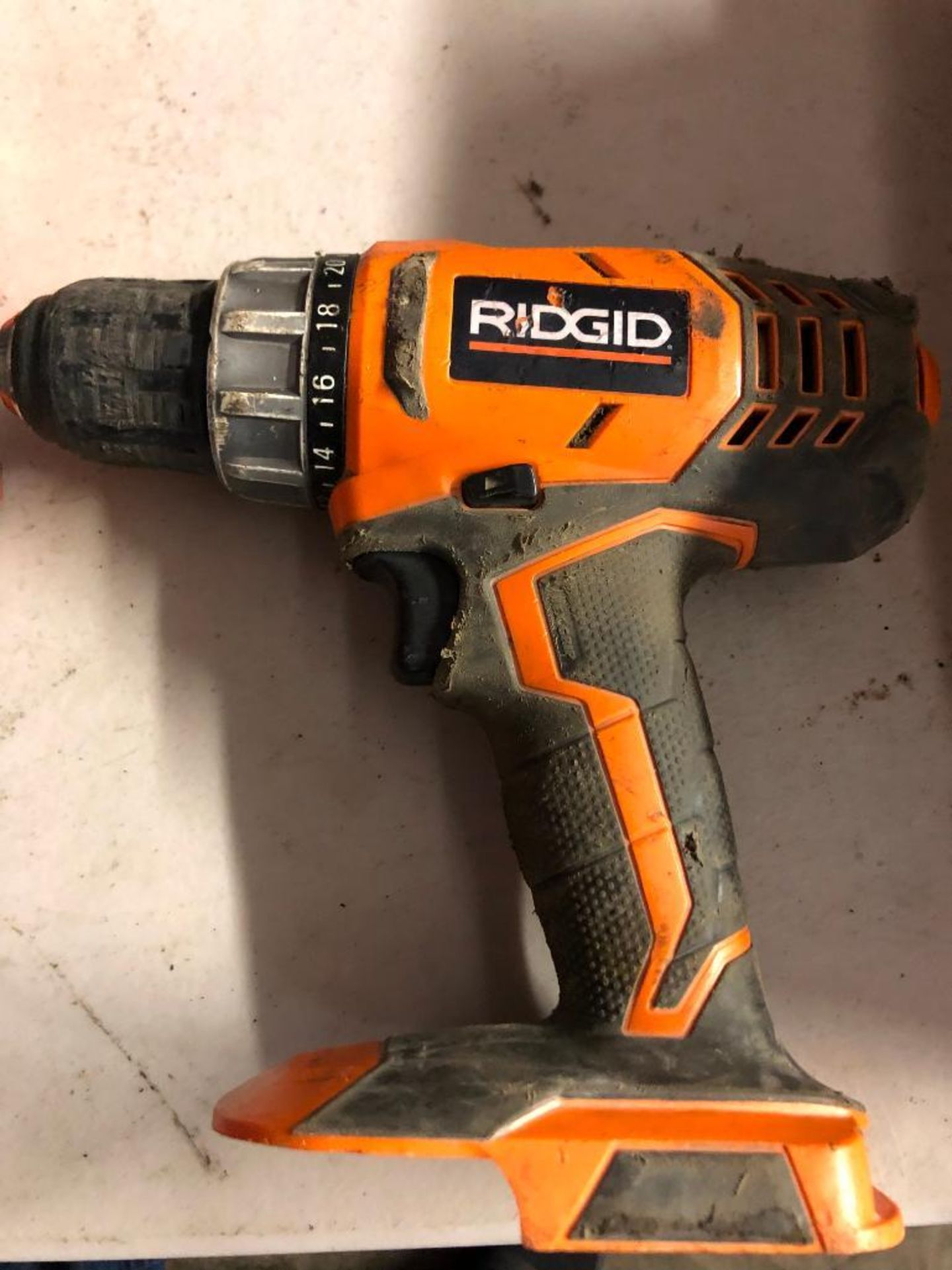 RIDGID 18 VOLT CORDLESS 1/2'' DRILL, MODEL R860052, W/ (2) BATTERIES AND A CHARGER - Image 2 of 4