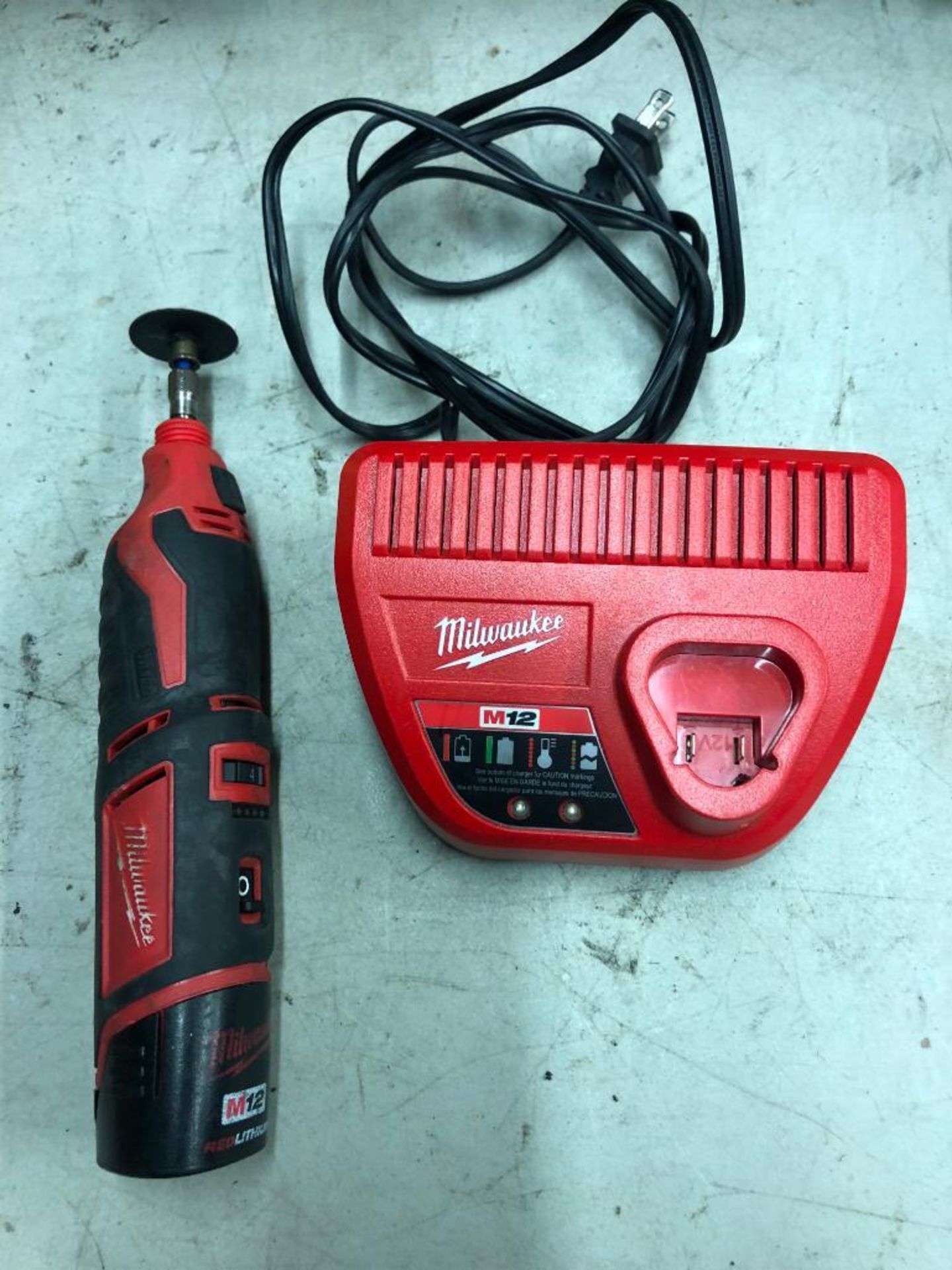 MILWAUKEE CORDLESS ROTARY TOOL, S/N C81AD15260508, W/ (1) BATTERY AND CHARGER