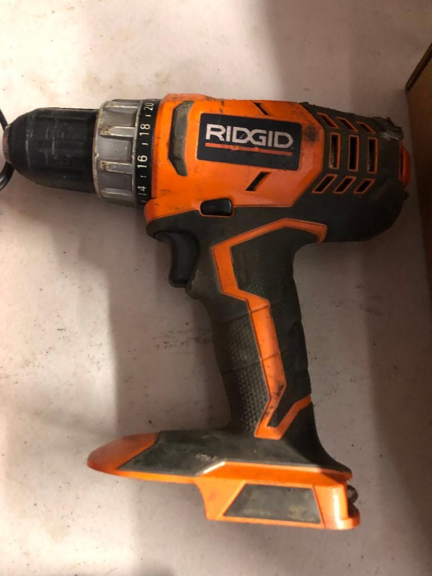 RIDGID 18 VOLT CORDLESS 1/2'' DRILL, MODEL R860052, W/ (2) BATTERIES AND A CHARGER - Image 2 of 3