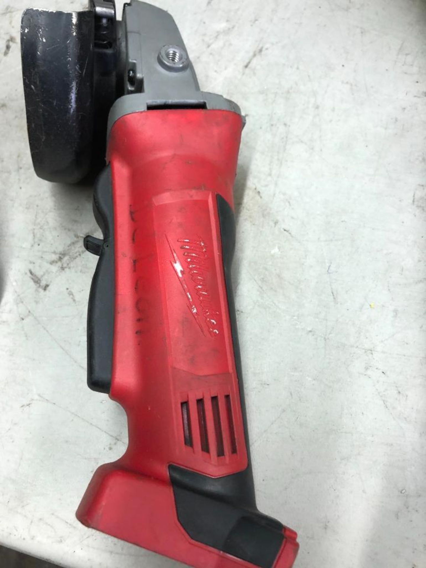 MILWAUKEE CORDLESS 4-1/2'' CUT-OFF GRINDER W/ CHARGER - Image 3 of 3