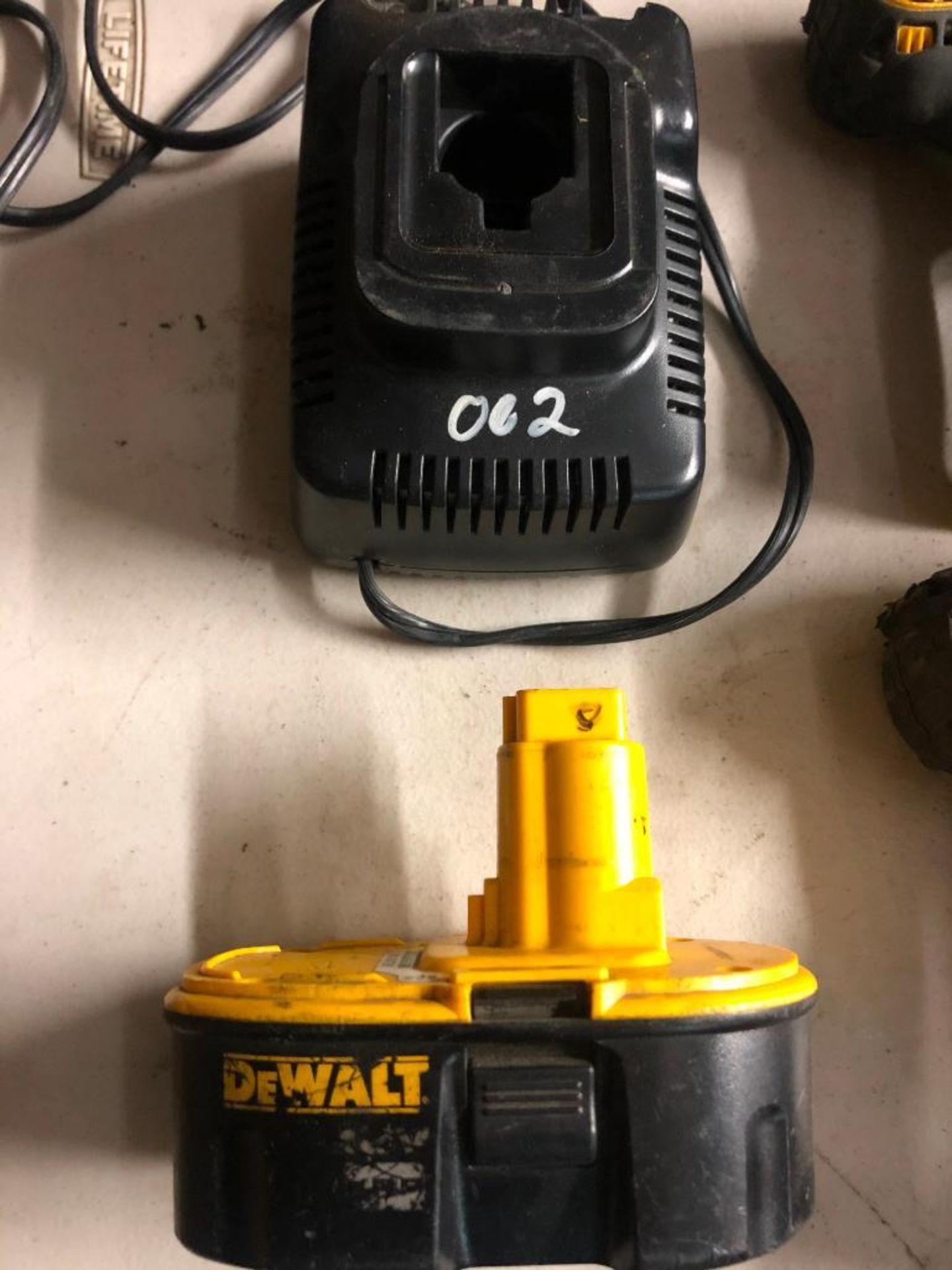(2) DEWALT 18 VOLT CORDLESS 1/4'' IMPACTS, W/ (1) BATTERY AND CHARGER - Image 4 of 4