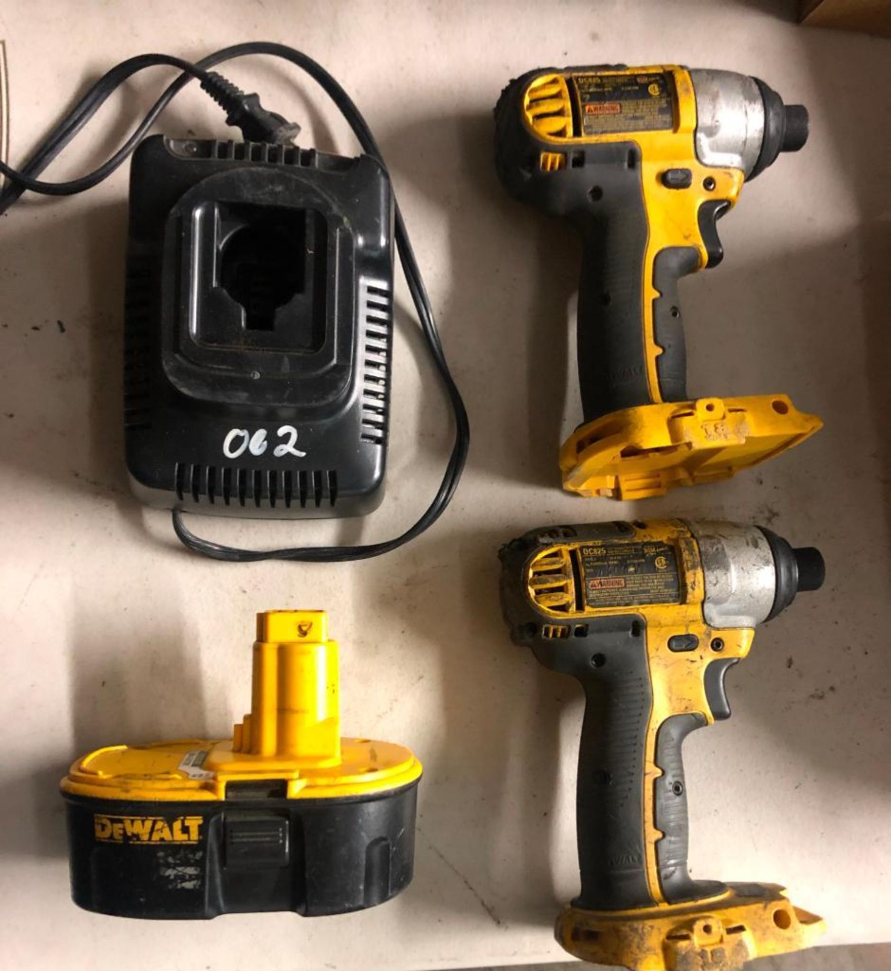 (2) DEWALT 18 VOLT CORDLESS 1/4'' IMPACTS, W/ (1) BATTERY AND CHARGER