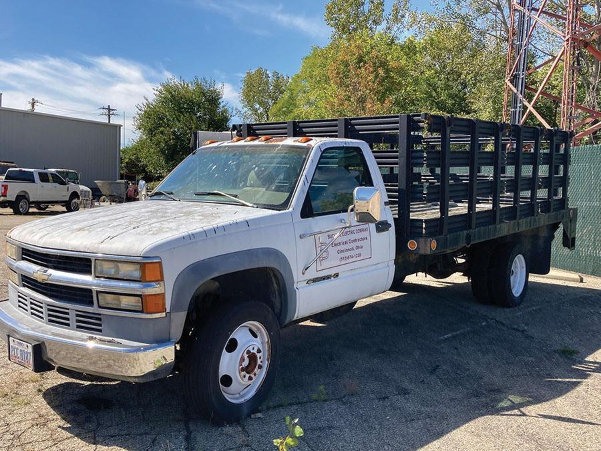 1995 CHEVROLET 3500 HD STAKE BED TRUCK, S/N 1GBK034FXSJ108997, LIFT GATE, WILL NOT START