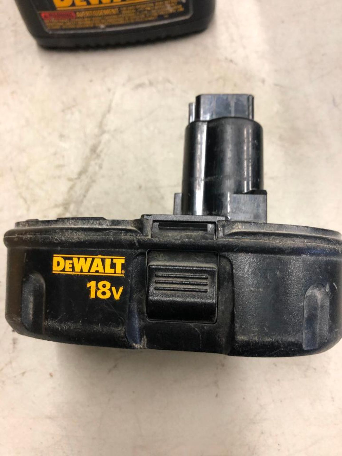 DEWALT CORDLESS 1/4'' HEAVY DUTY CUT-OFF TOOL, MODEL DC411, W/ (1) BATTERY AND CHARGER - Image 3 of 5