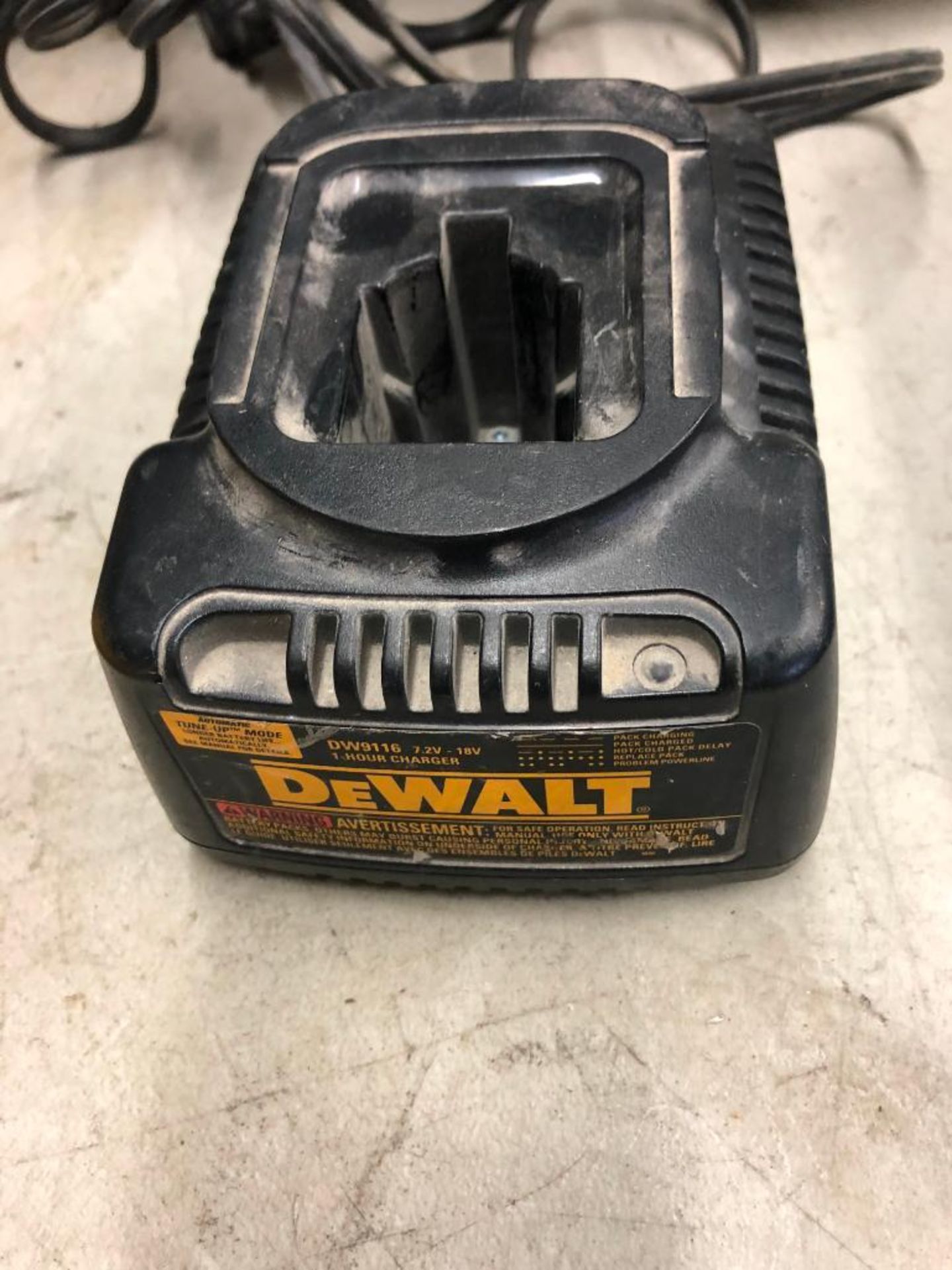 DEWALT CORDLESS 1/4'' HEAVY DUTY CUT-OFF TOOL, MODEL DC411, W/ (1) BATTERY AND CHARGER - Image 2 of 5