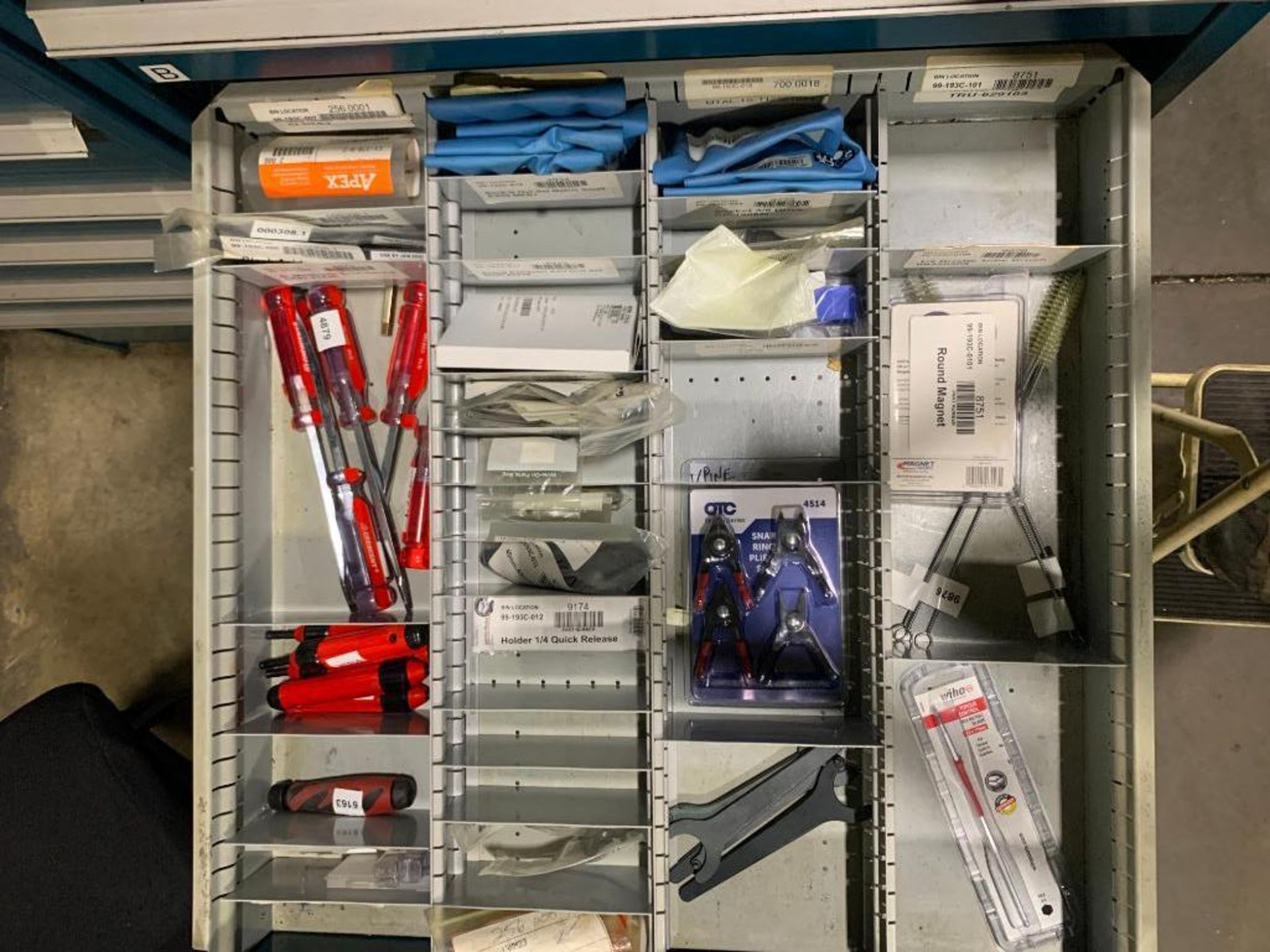 (2) STOR-LOC CABINETS, W/CONTENT, SAFETY GLASSES, ZIP TIES, LOCTITE, ABRASIVES, BLOW GUNS, & MORE - Image 4 of 18