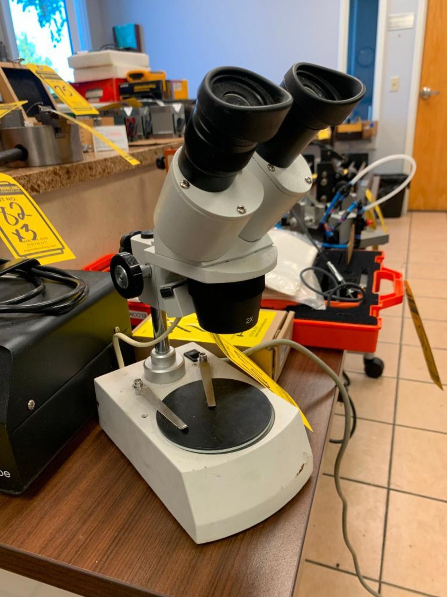 ELECTRIC MICROSCOPE, 15X ZOOM LENS, 2X ADJUSTABLE, WITH LED LIGHT IN BOX - Image 3 of 7