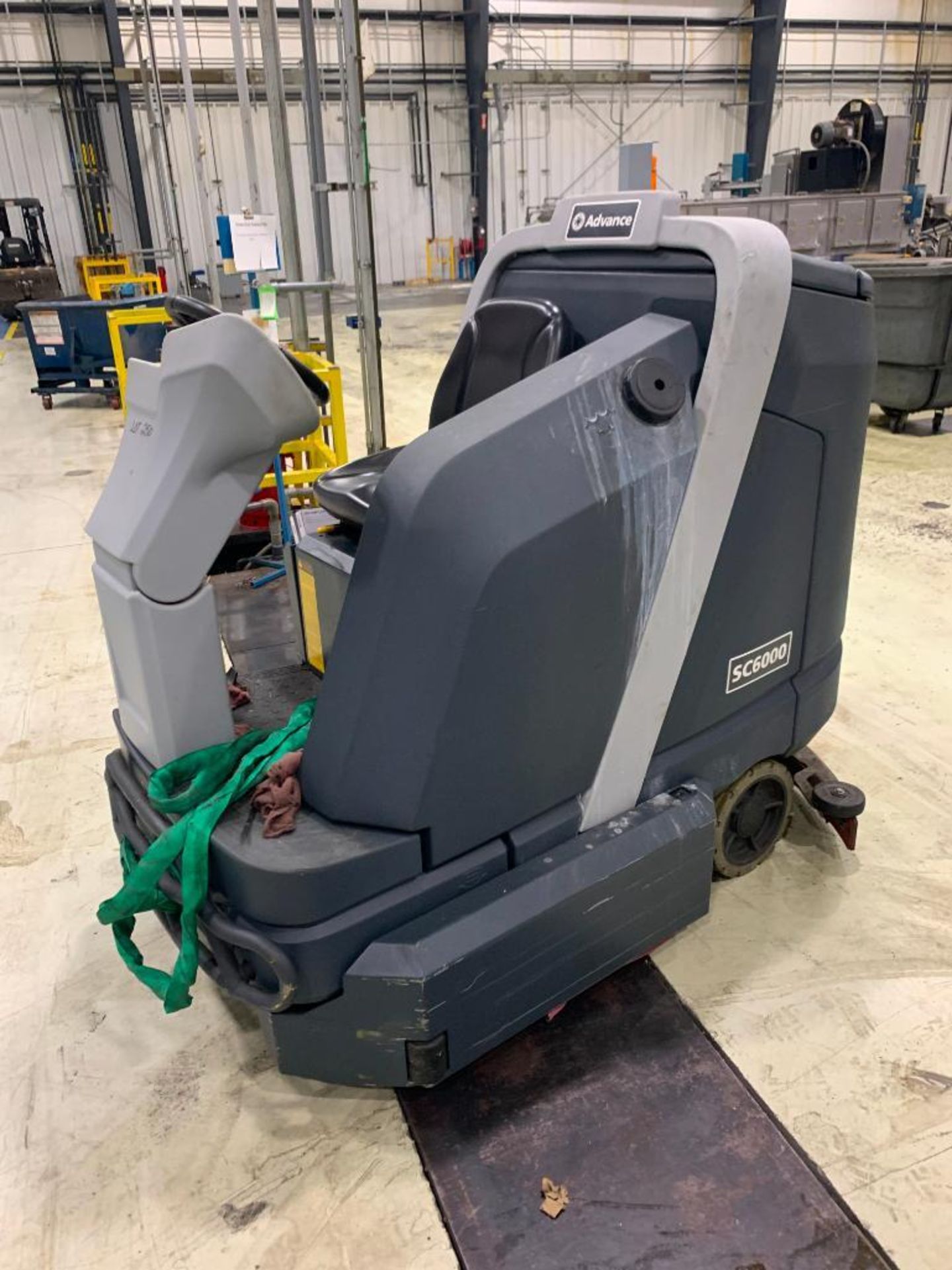 ASVANCE SC6000 FLOOR SCRUBBER, 36V., S/N 3610165001256 - Image 2 of 3