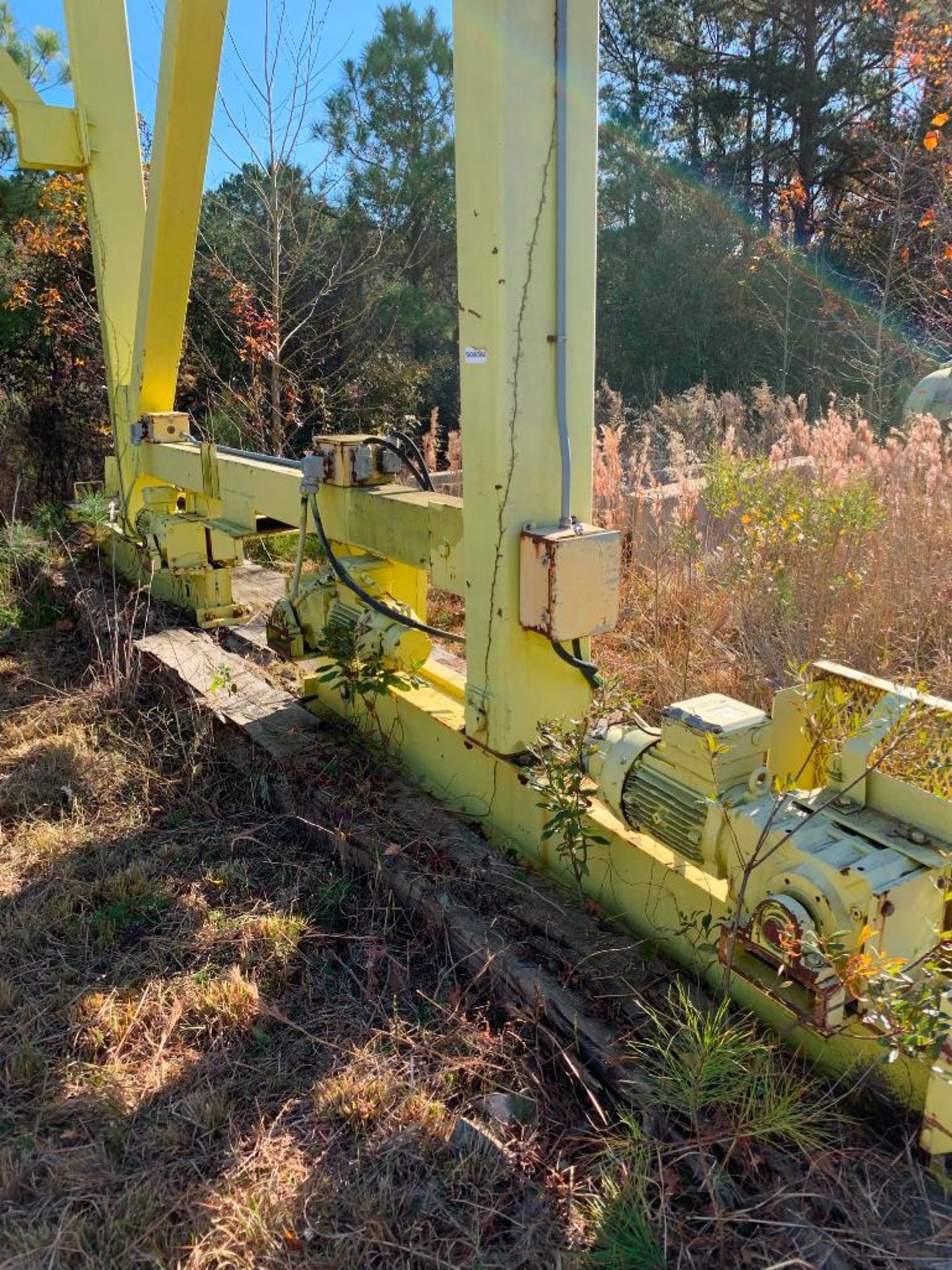 R&M AMERICAN 25-TON GANTRY CRANE, 48' SPAN, RAIL RUNNER, SPACE MASTER SX CABLE HOIST - Image 8 of 14