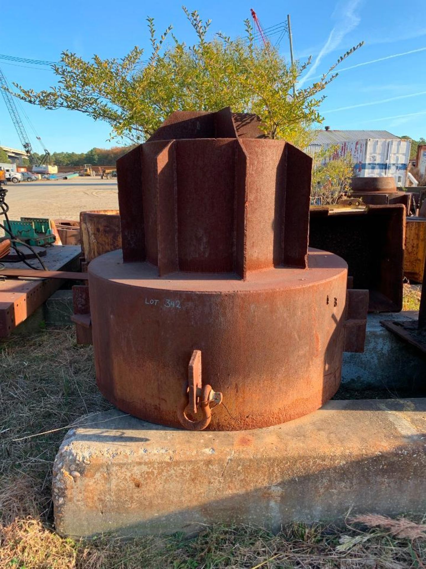 LARGE ASSORTMENT OF PILE DRIVING HELMETS, PARTS - Image 2 of 9