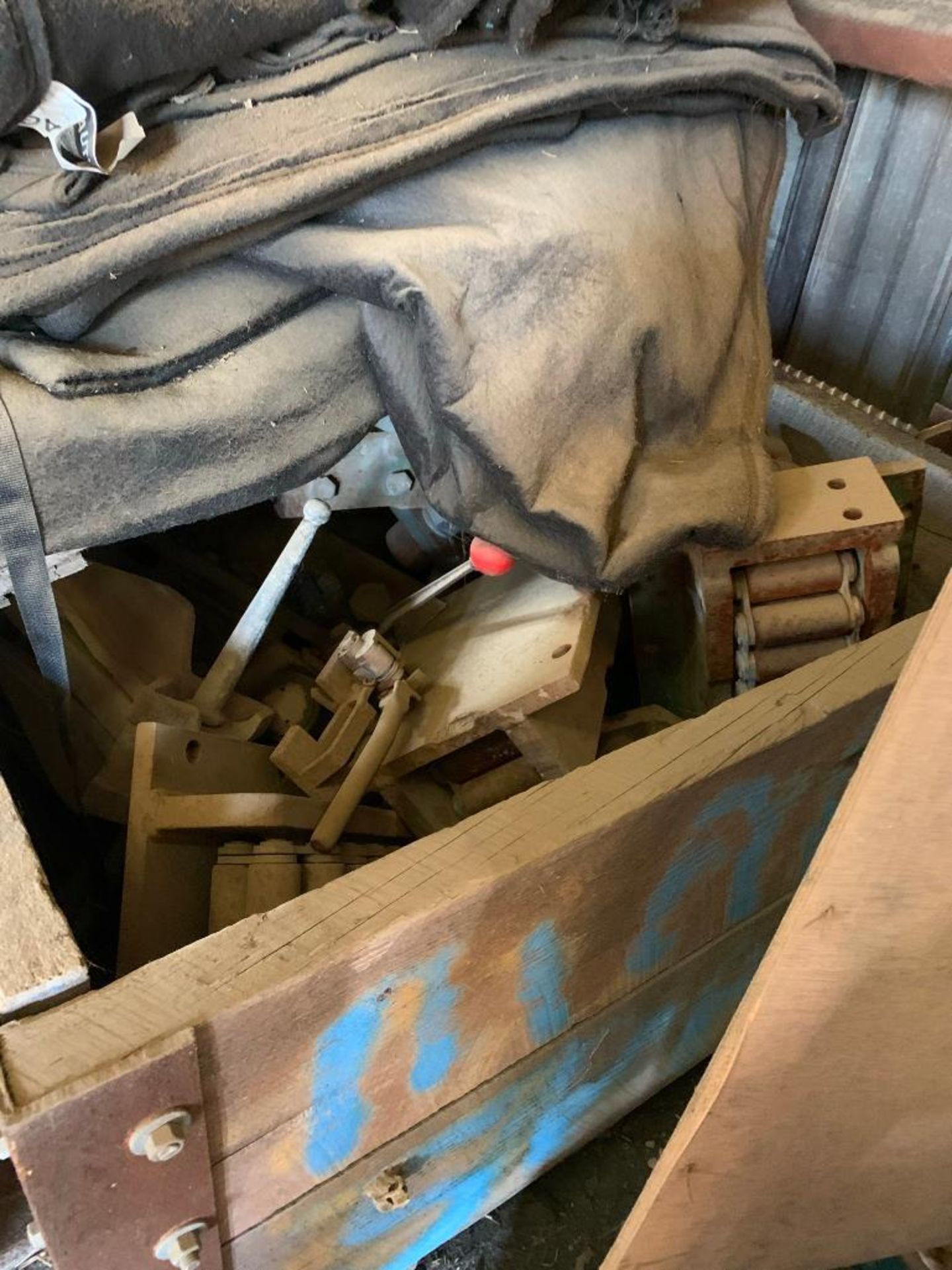 PALLETS & CRATES W/ LARGE MACHINE SKATES, OTHER STEEL - Image 4 of 5