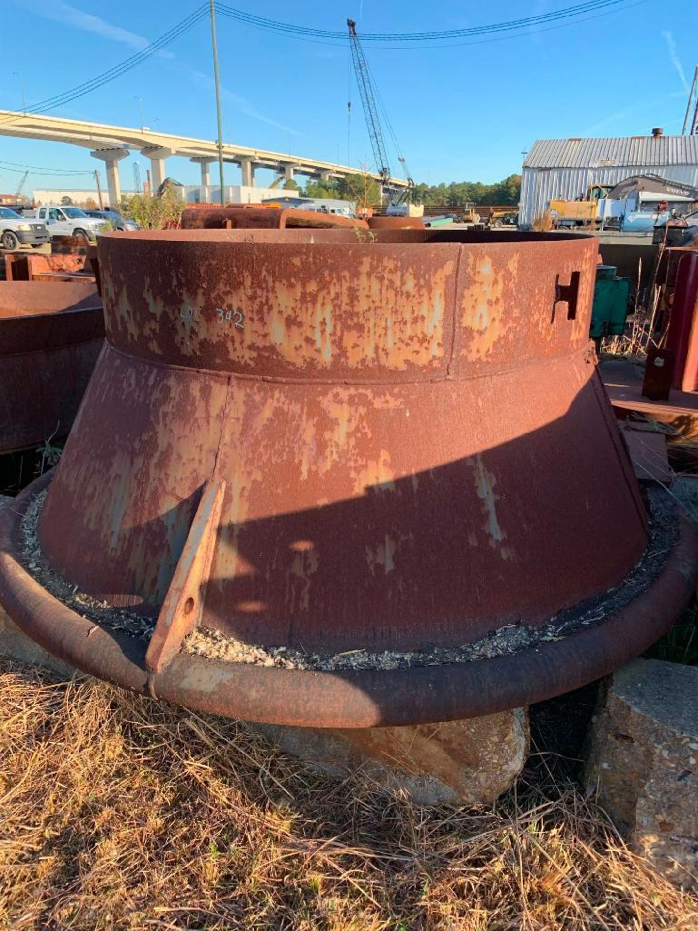 LARGE ASSORTMENT OF PILE DRIVING HELMETS, PARTS - Image 5 of 9