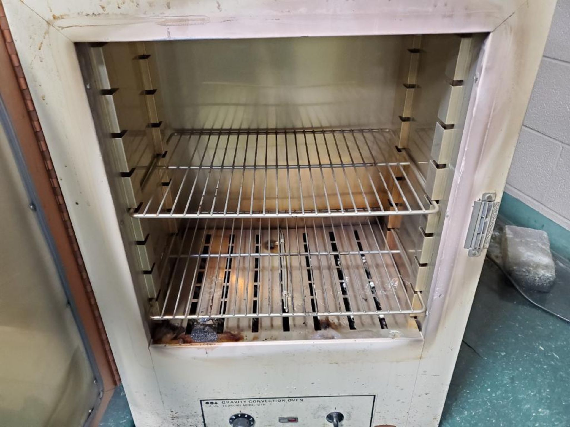 PRECISION GRAVITY CONVECTION OVEN - Image 3 of 6