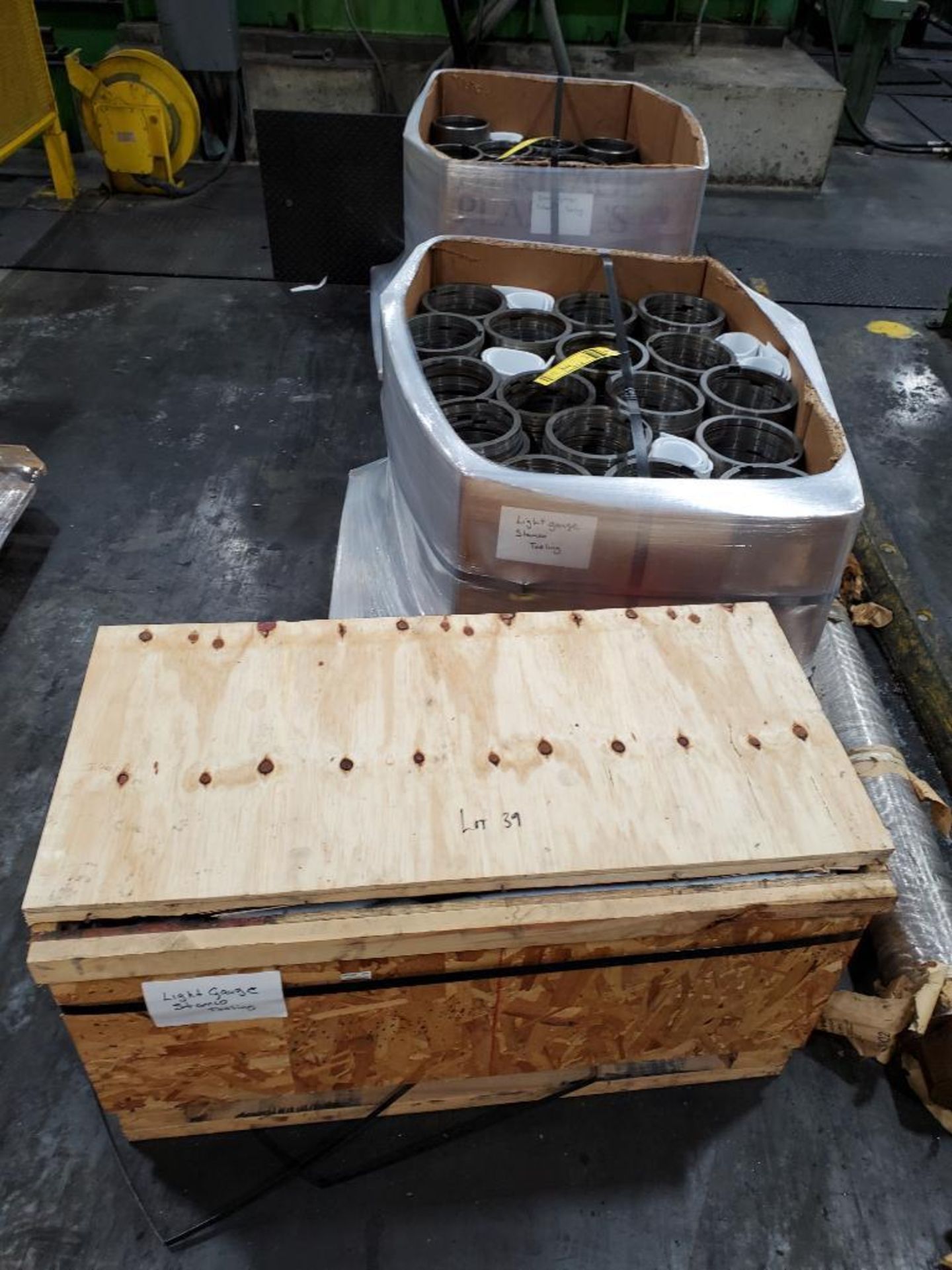 (7) CRATES OF SLITTER KNIVES AND RUBBER SPACERS, HEAVY & LIGHT GAUGES