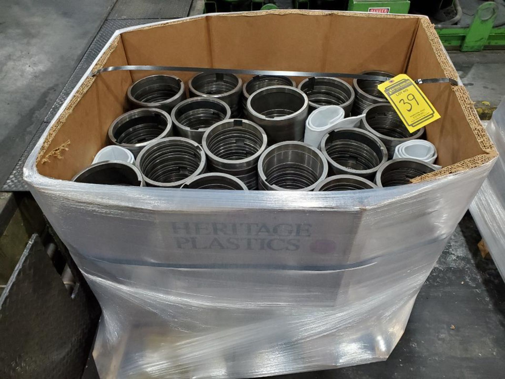 (7) CRATES OF SLITTER KNIVES AND RUBBER SPACERS, HEAVY & LIGHT GAUGES - Image 4 of 13