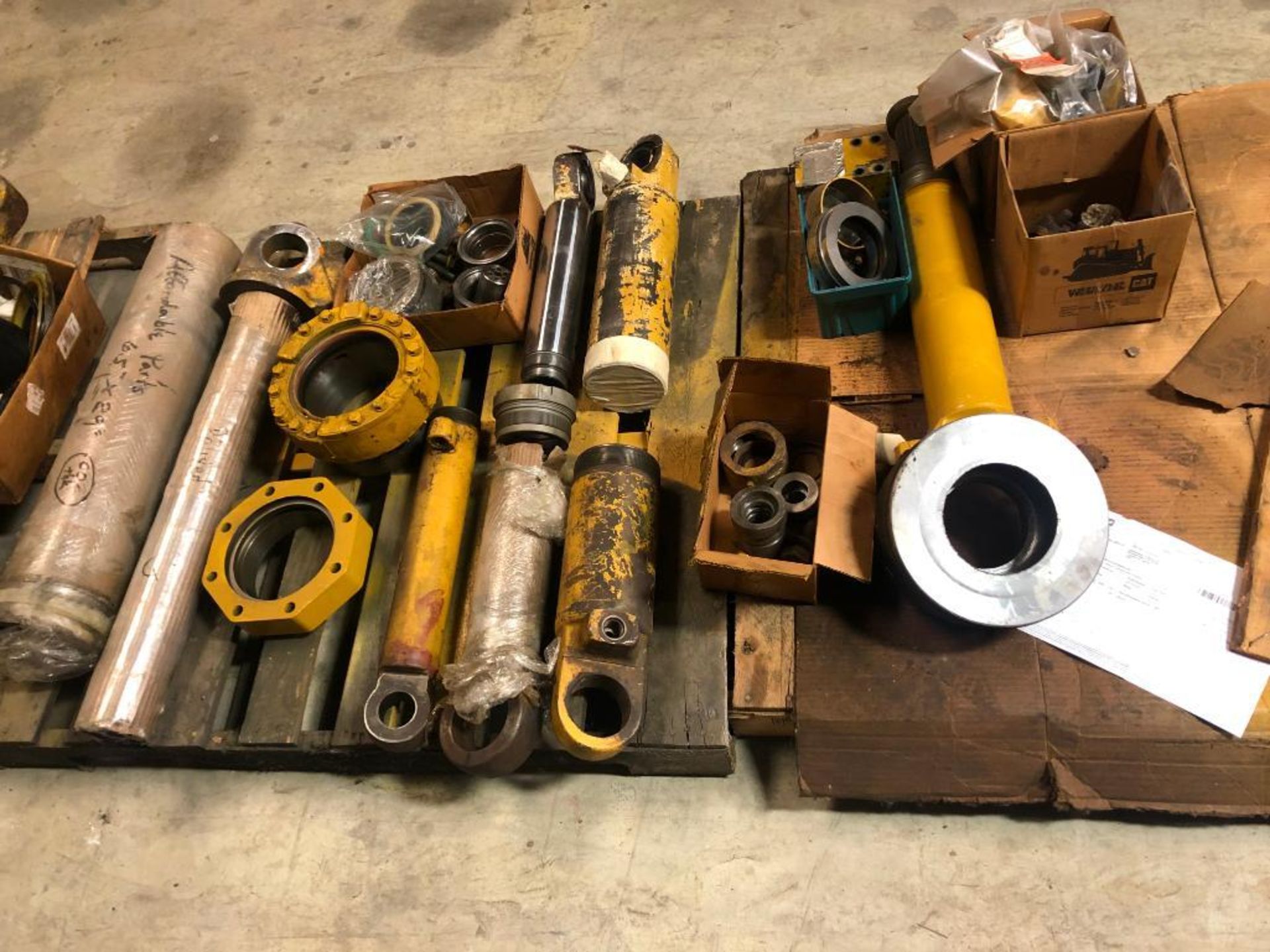 ASSORTED HYDRAULIC CORES