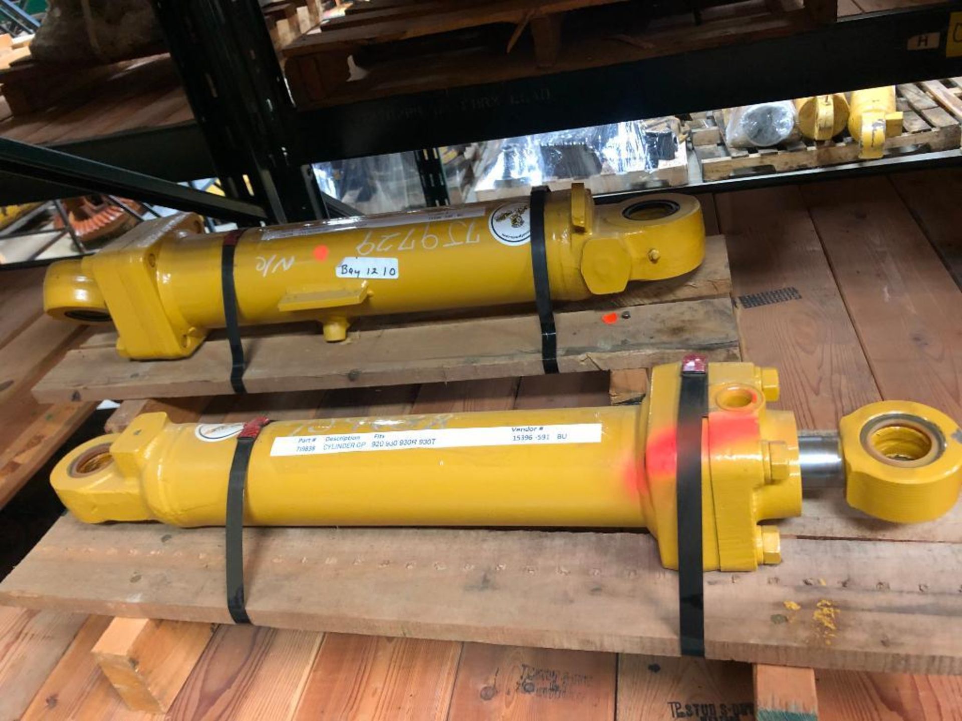 (2) REBUILT HYDRAULIC CYLINDERS GP: (1) FITS 920, 930, 930R, 930T, PART NUMBER 7J9838, (1) FITS 930,