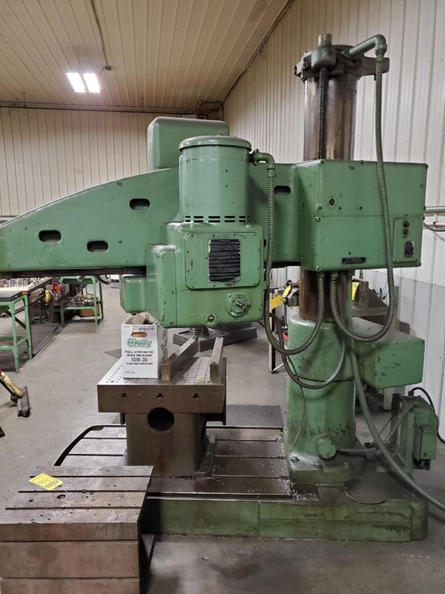 AMERICAN HOLE WIZARD RADIAL ARM DRILL, 4' ARM, 11'' COLUMN, 70-2100 SPINDLE RPM, 55'' X 36'' FOOT BE - Image 8 of 9