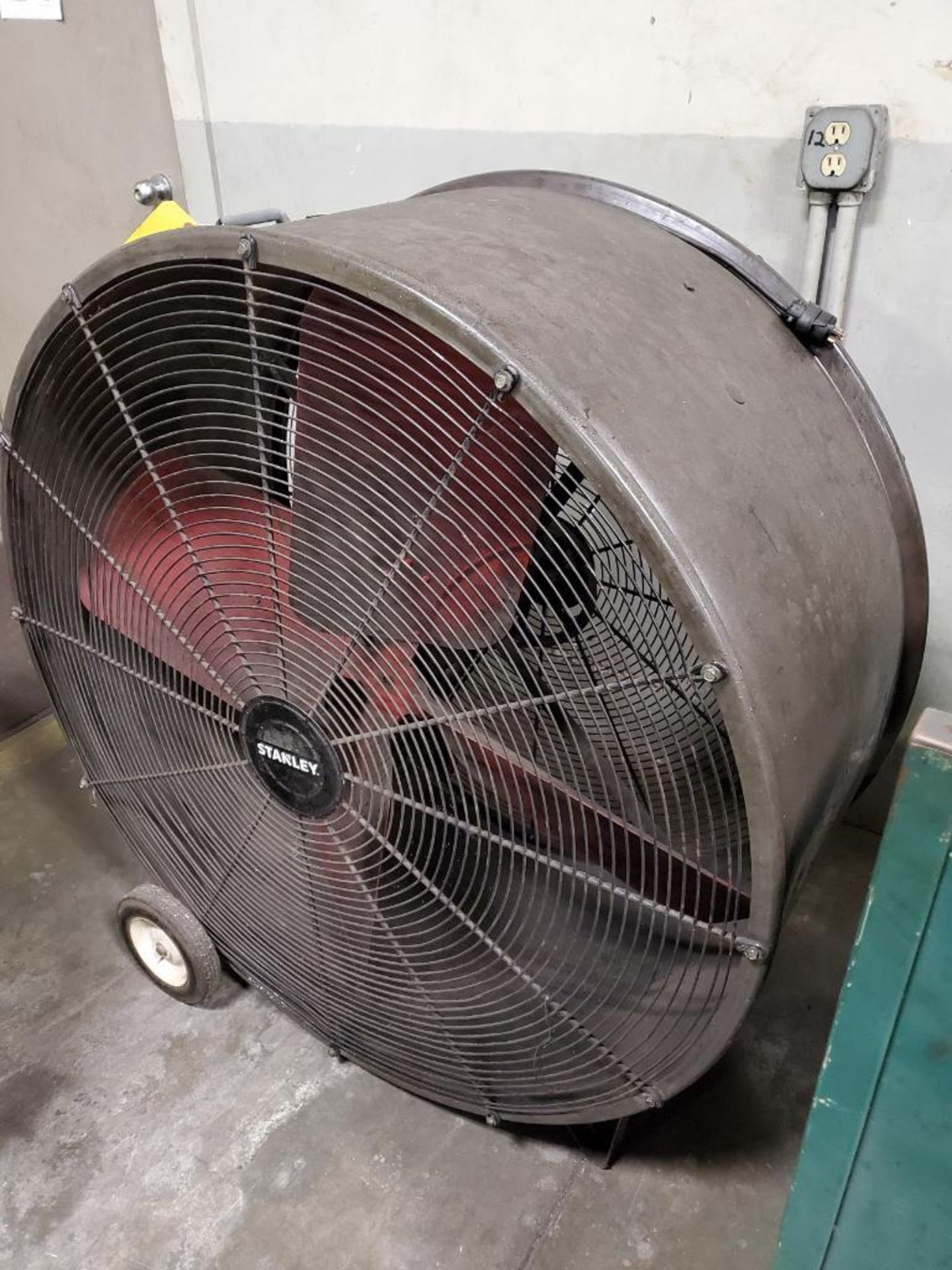 42'' TRIANGLE BARREL FLOOR FAN, MODEL SPL4223, 1/2 HP - Image 3 of 3