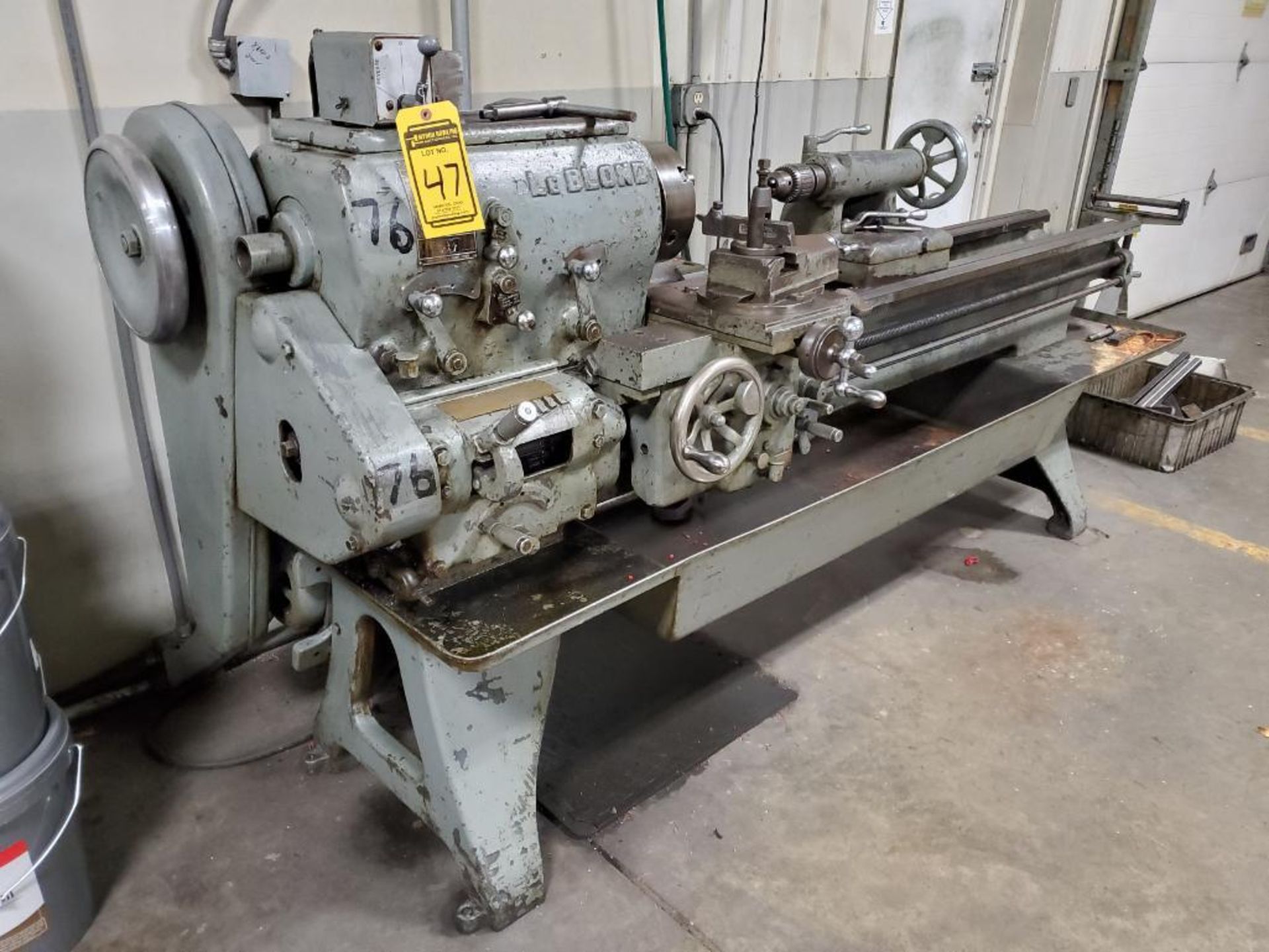 LEBLOND HORIZONTAL GAP BED ENGINE LATHE, 75'' BED, CROSS SLIDE, TOOL POST, TAILSTOCK, 8'' 3-JAW CHUC - Image 6 of 7