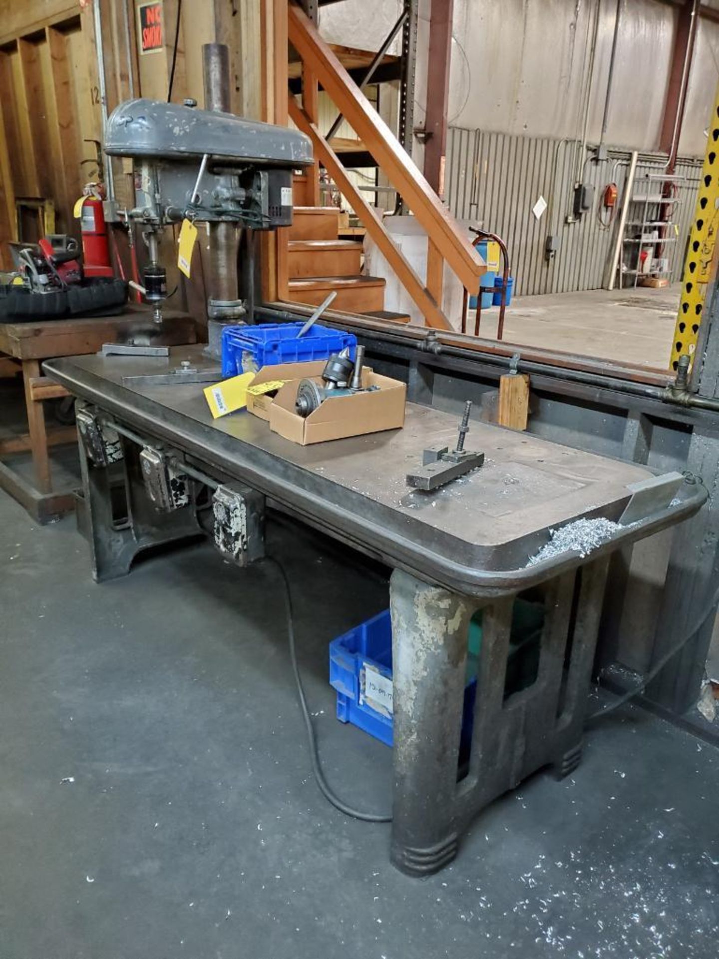 DELTA VERTICAL DRILL PRESS, JACOBS CHUCK, MOUNTED ON HARDENED 80'' X 24'' X 3'' STEEL TABLE - Image 2 of 6