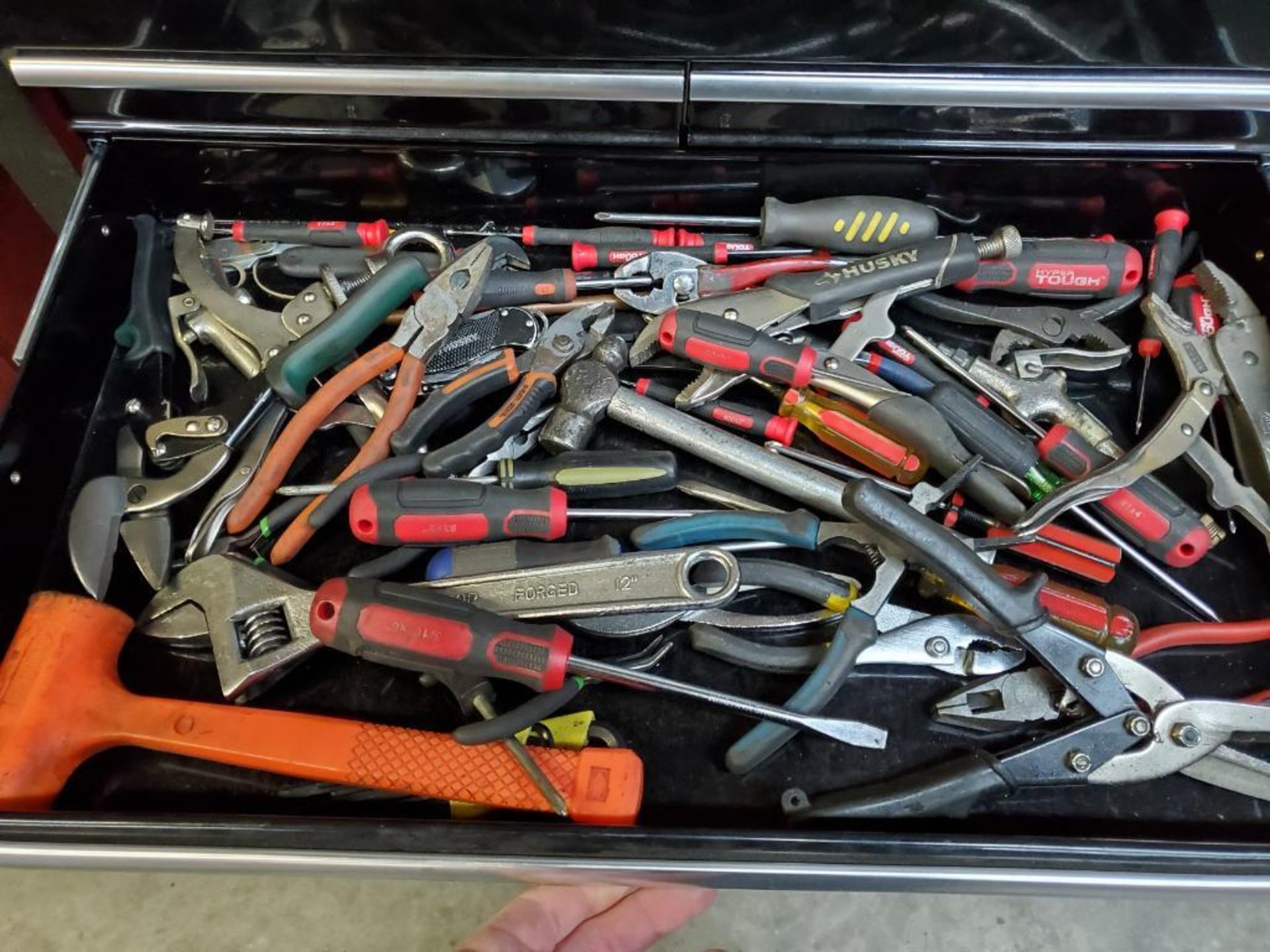 US GENERAL 4-DRAWER ROLLING TOOL CHEST, TOP OPEN COMPARTMENT W/ CONTENTS: WRENCHES, ALLEN WRENCHES, - Image 5 of 7