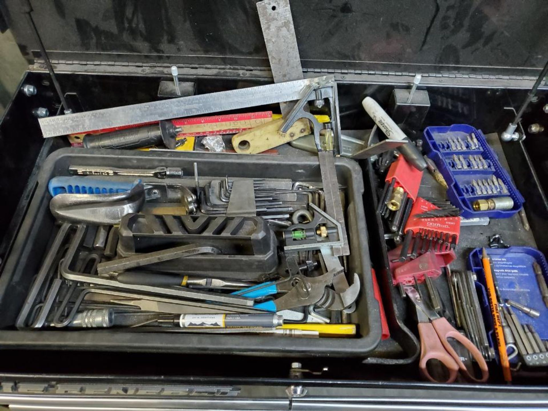 US GENERAL 4-DRAWER ROLLING TOOL CHEST, TOP OPEN COMPARTMENT W/ CONTENTS: WRENCHES, ALLEN WRENCHES, - Image 3 of 7