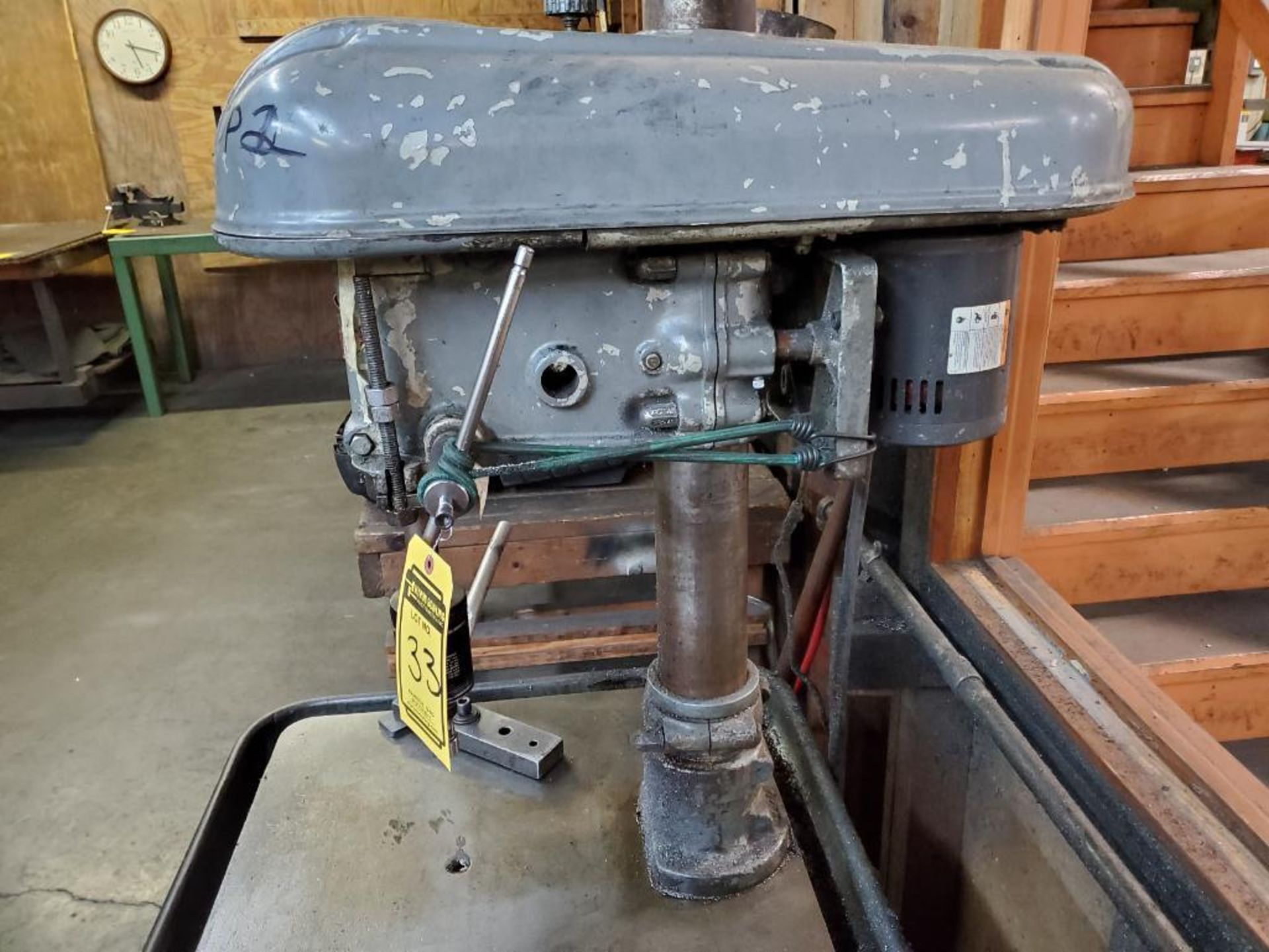 DELTA VERTICAL DRILL PRESS, JACOBS CHUCK, MOUNTED ON HARDENED 80'' X 24'' X 3'' STEEL TABLE - Image 6 of 6