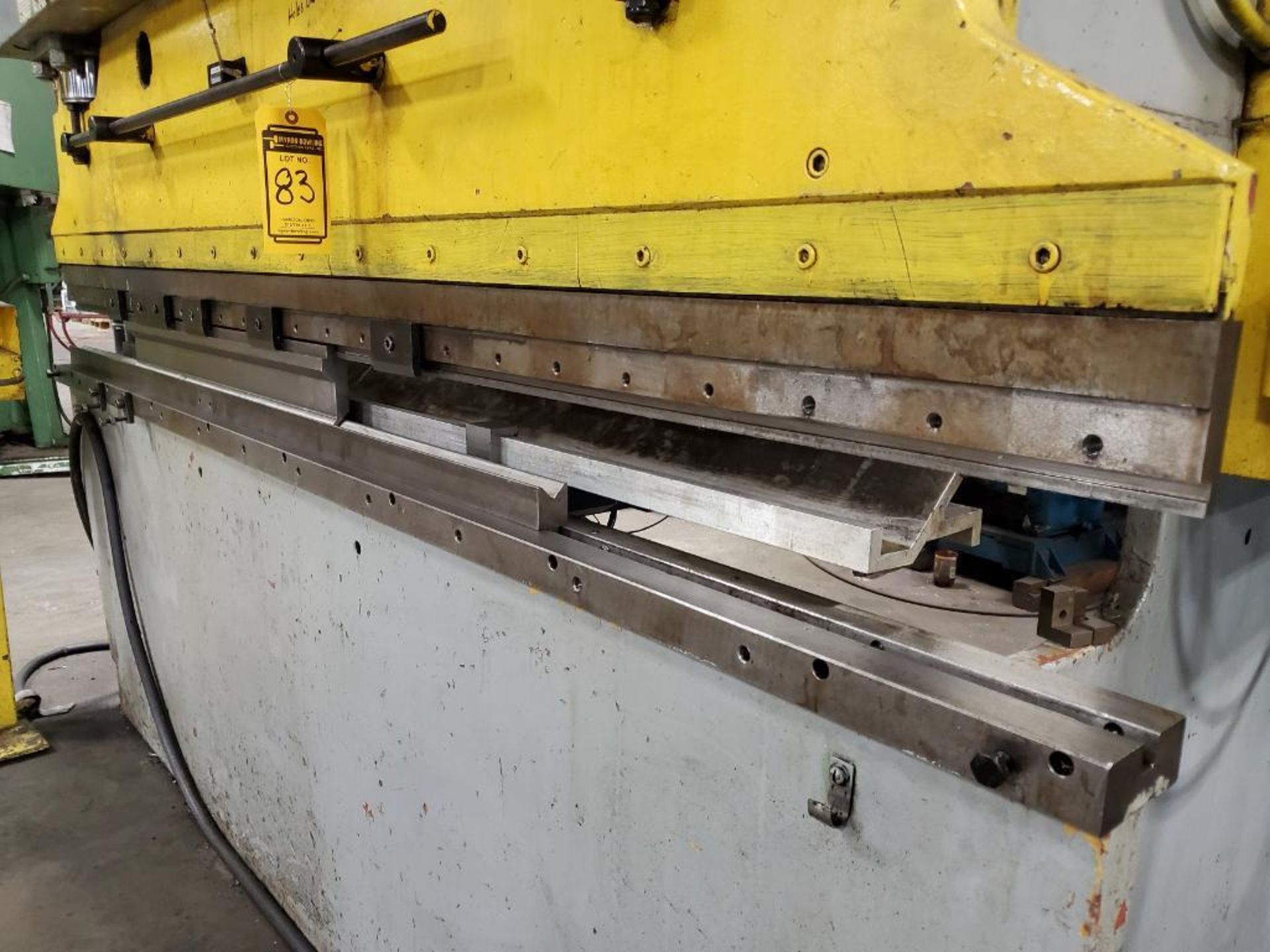 CHICAGO 71-TON PRESS BRAKE, MODEL 652-M, S/N 8265289-03, 99'' BED, HURCO AUTO-BEND6 DRO, FOOTSWITCH/ - Image 3 of 11