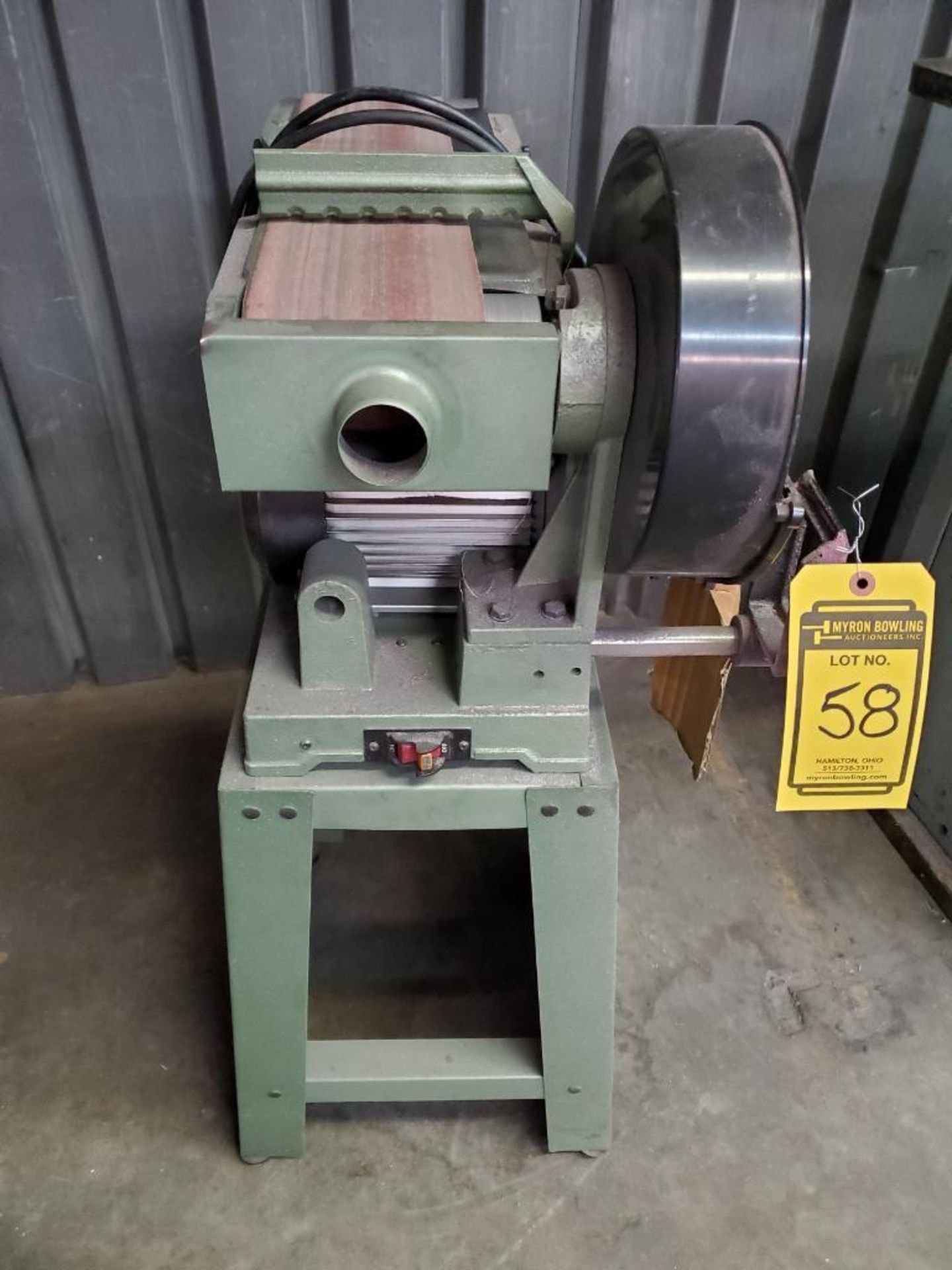 CENTRAL MACHINERY 9'' DISC / 6'' BELT COMBO SANDER