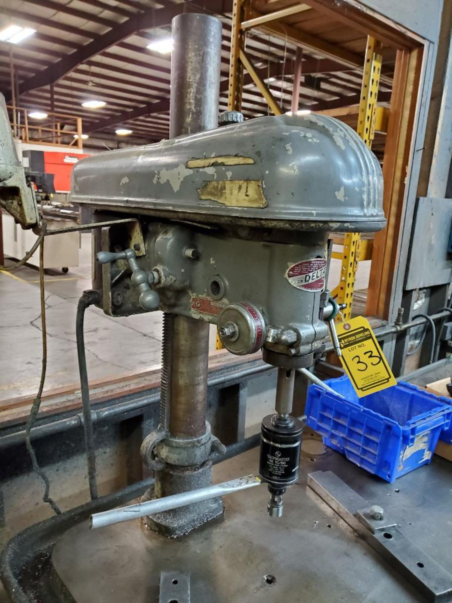 DELTA VERTICAL DRILL PRESS, JACOBS CHUCK, MOUNTED ON HARDENED 80'' X 24'' X 3'' STEEL TABLE - Image 3 of 6