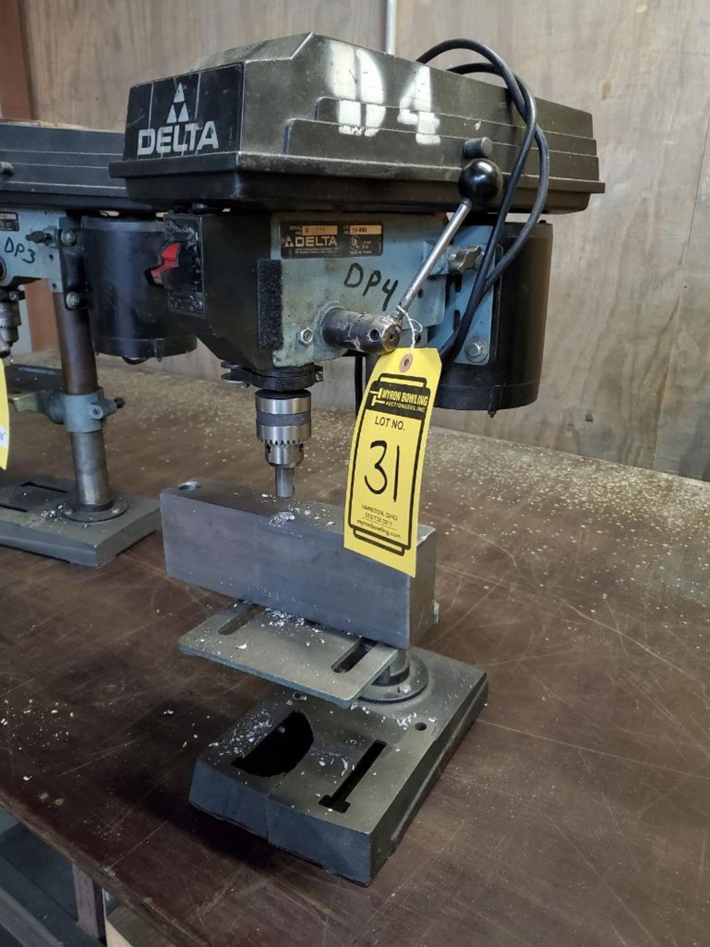 DELTA 11-950 BENCH TOP VERTICAL DRILL PRESS, 6-1/2'' X 6-1/2'' TABLE