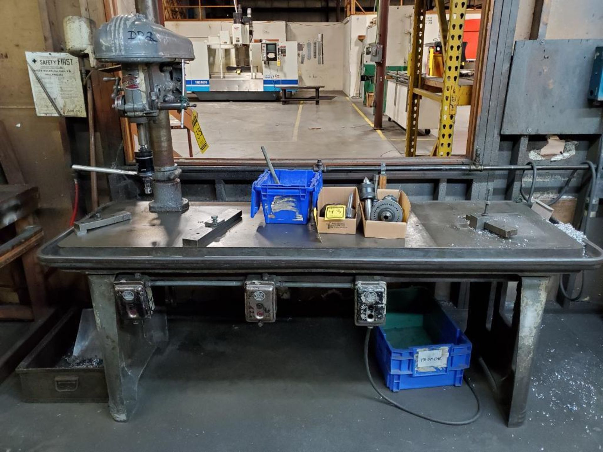 DELTA VERTICAL DRILL PRESS, JACOBS CHUCK, MOUNTED ON HARDENED 80'' X 24'' X 3'' STEEL TABLE