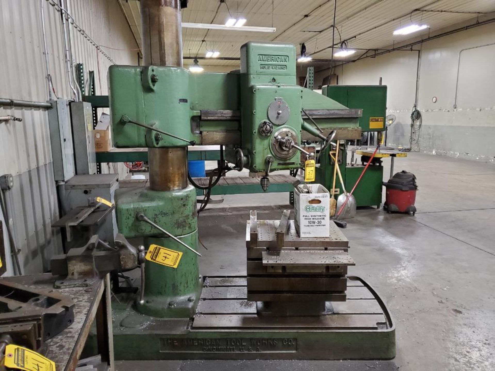 AMERICAN HOLE WIZARD RADIAL ARM DRILL, 4' ARM, 11'' COLUMN, 70-2100 SPINDLE RPM, 55'' X 36'' FOOT BE - Image 3 of 9