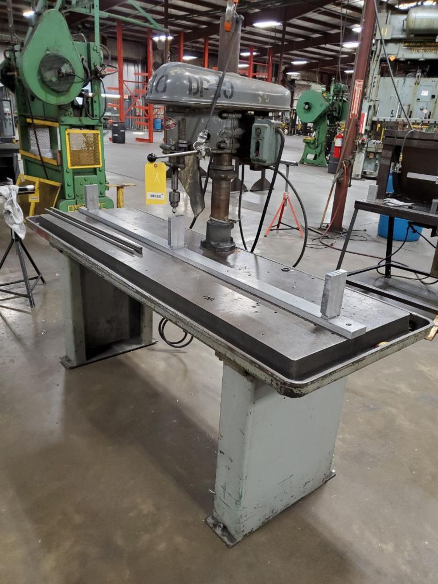 DELTA VERTICAL DRILL PRESS, JACOBS CHUCK, MOUNTED ON HARDENED 80'' X 24'' X 3'' STEEL TABLE - Image 2 of 6