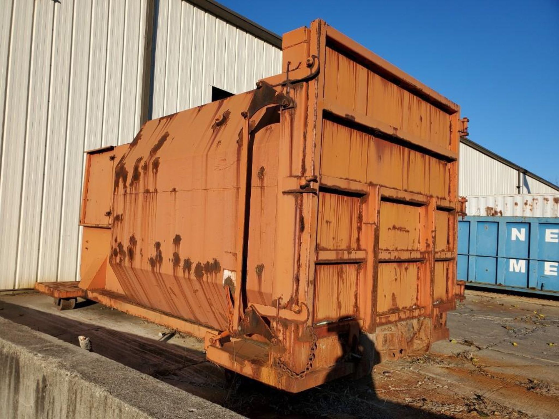 MCLAIN HYDRAUILC TRASH COMPACTOR, S/N 18669