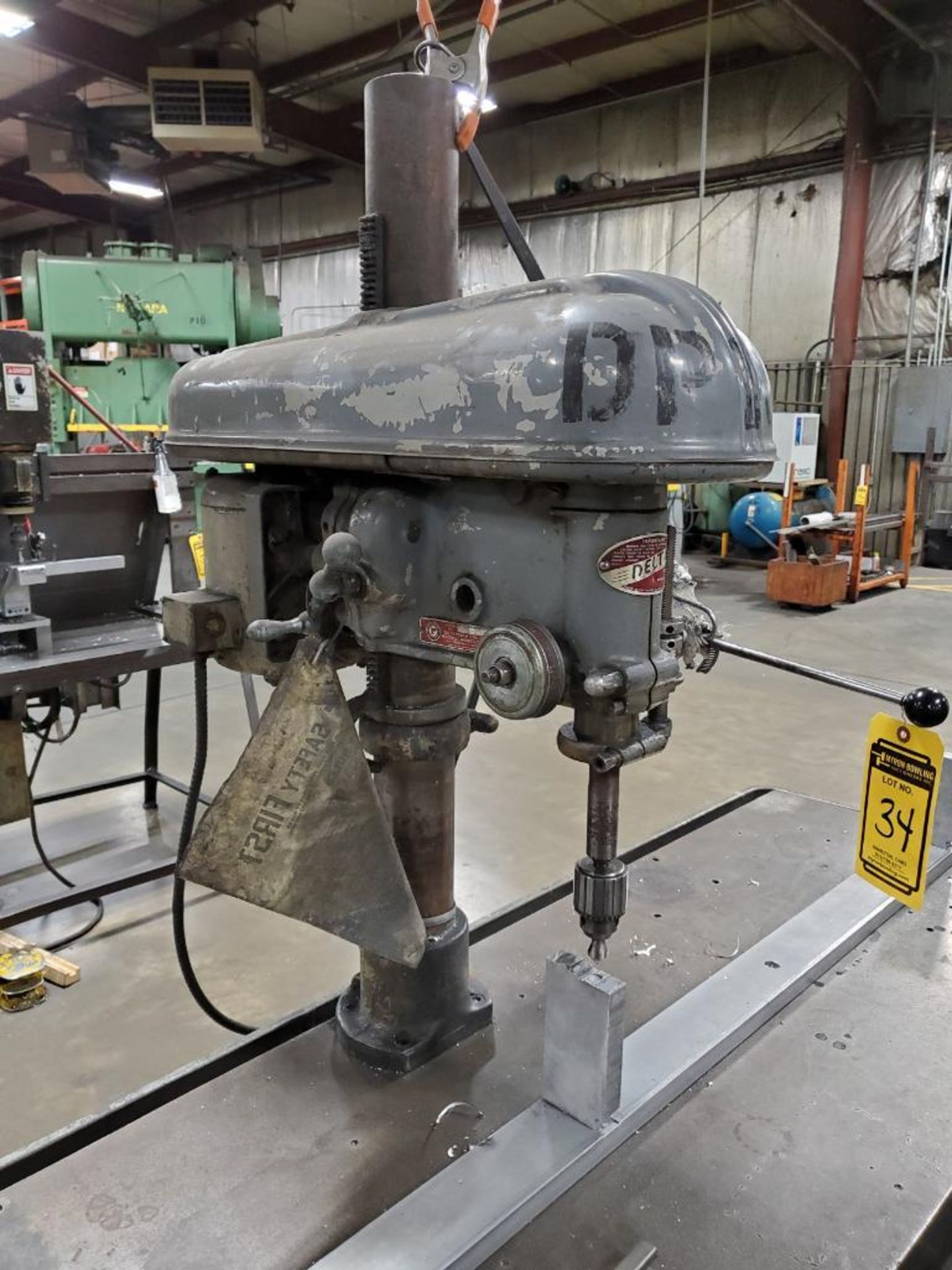 DELTA VERTICAL DRILL PRESS, JACOBS CHUCK, MOUNTED ON HARDENED 80'' X 24'' X 3'' STEEL TABLE - Image 4 of 6