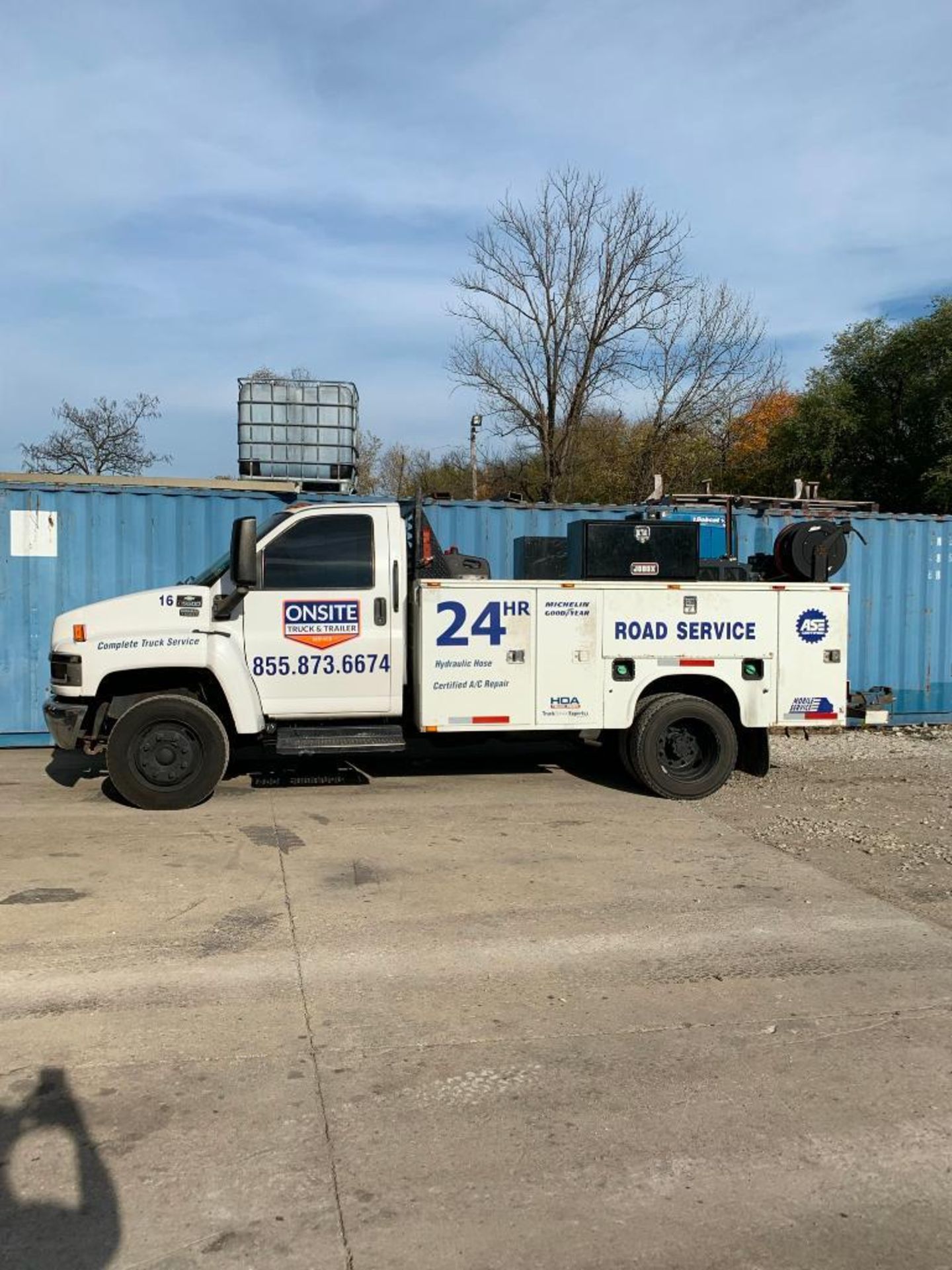 2006 CHEVROLET C5500 SERVICE TRUCK, DURAMAX DIESEL ENGINE, 270,086 MILES, AUTOMATIC TRANSMISSION, DU - Image 3 of 12