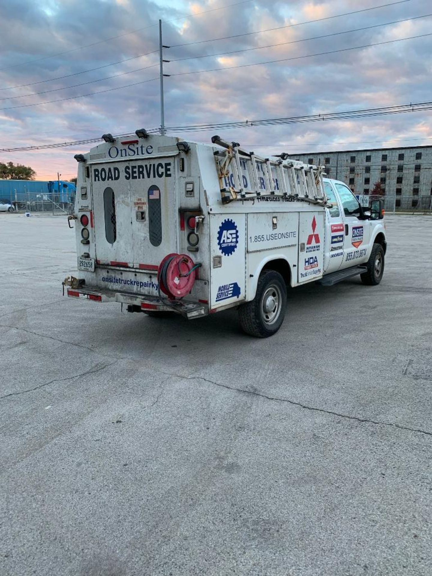 2011 FORD F-350 SUPER DUTY SERVICE TRUCK, 310,603 MILES, AUTOMATIC TRANSMISSION, 4X4, KNAPHEIDE UTIL - Image 5 of 12